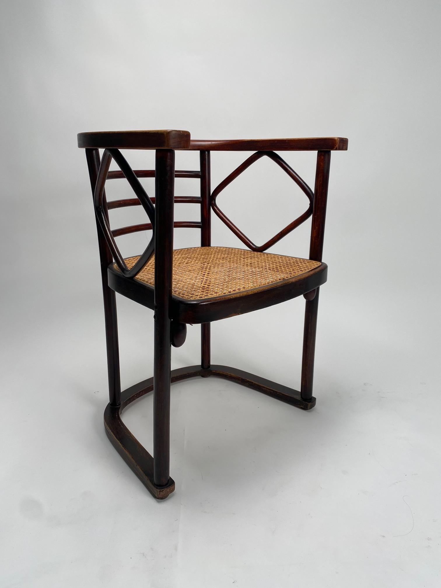 Austrian Pair of armchairs mod. Fledermaus, Josef Hoffmann for Thonet, 1910s For Sale