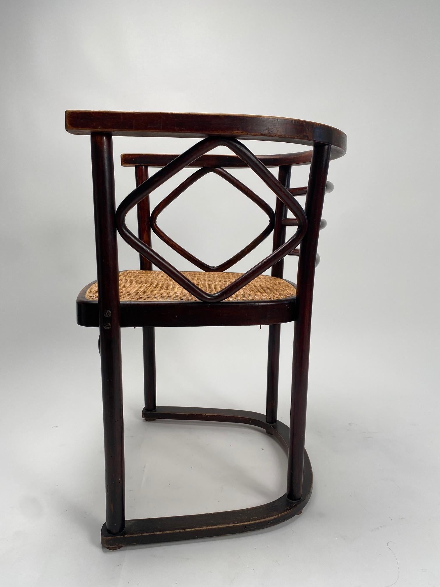 Paire de fauteuils mod. Fledermaus, Josef Hoffmann pour Thonet, années 1910 État moyen - En vente à Argelato, BO