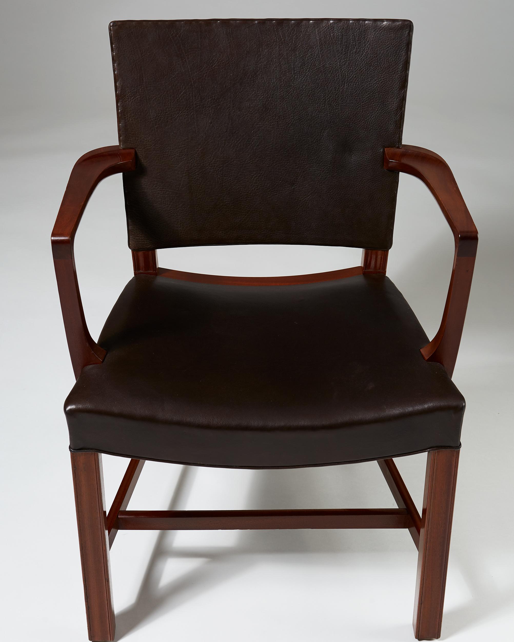 Cuir Paire de fauteuils modèle 3758 conçus par Kaare Klint pour Rud. M. Rasmussen en vente