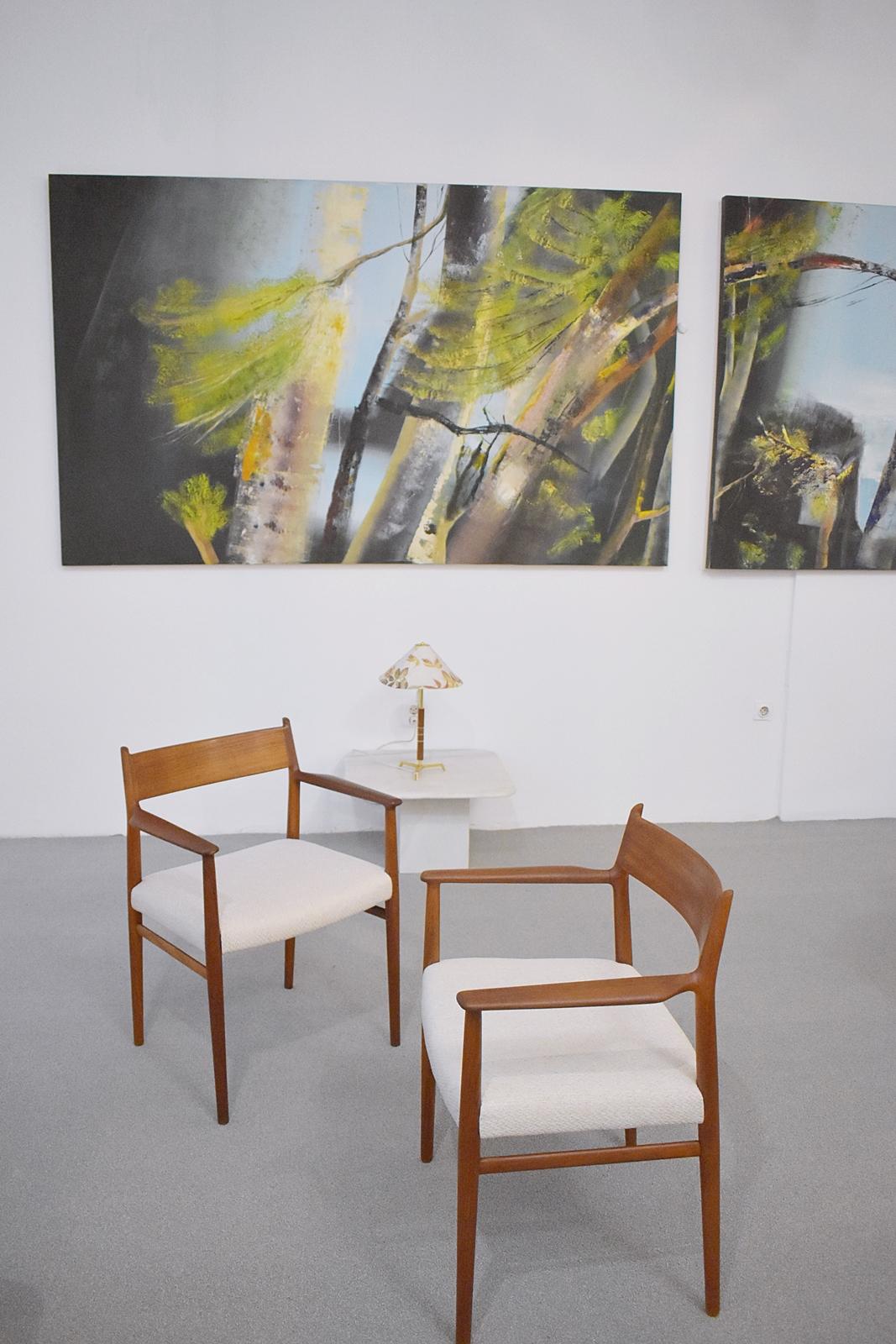 Pair of vintage Arne Vodder armchair for Sibast. Model 418 manufactured in Denmark. The chair has been reupholstered with a high-quality fabric in beige. 
Good restored condition with slight signs of usage.
 


 