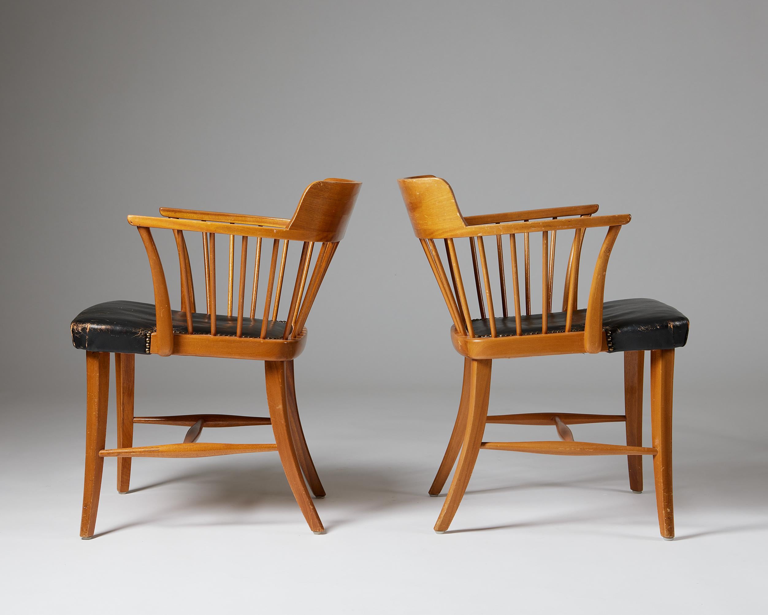 Pair of armchairs model 789B ‘Captain’s Chair’ designed by Josef Frank In Good Condition For Sale In Stockholm, SE