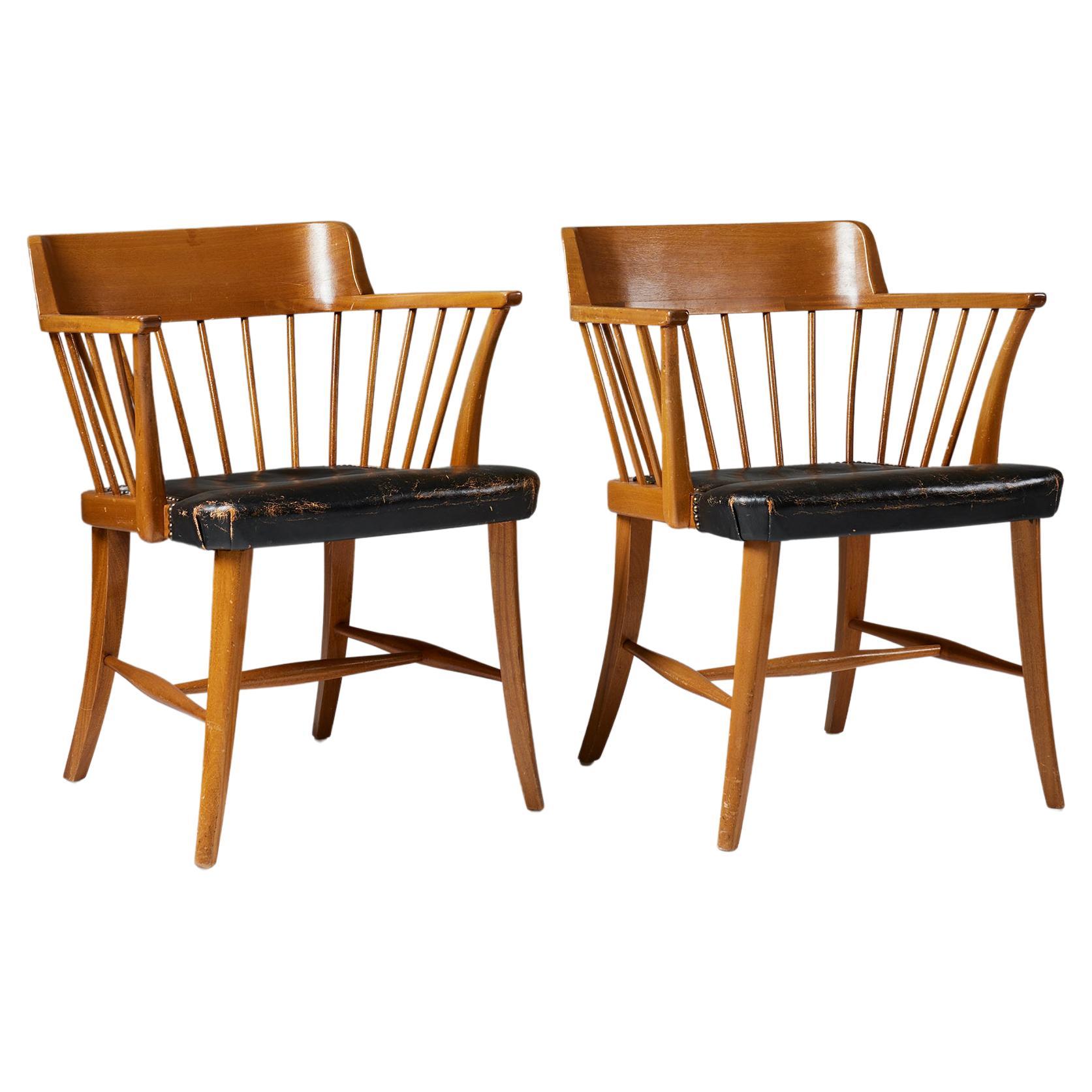 Paire de fauteuils modèle 789B "Captain's Chair" conçus par Josef Frank