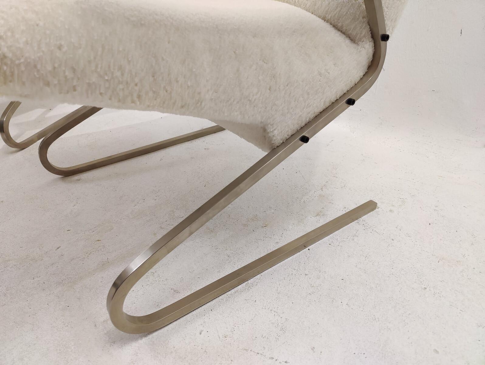 Pair of mid-century armchairs model ‘Cantilever’ by George van Rijck for Beaufort- Belgium 1960s.

European design, Belgian design. 

Design : 

The design of the Belgian designer George van Rijck. 
The main design element of this playful chair is