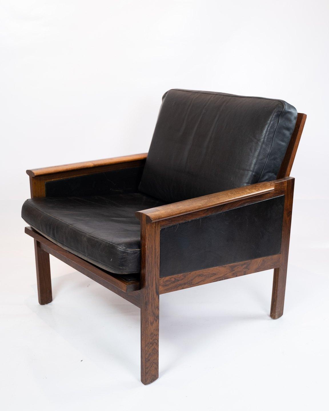 A pair of armchairs, model Capella, in rosewood and black elegance leather designed by Illum Wikkelsø from the 1960s. The pair is in great vintage condition.
 
This product will be inspected thoroughly at our professional workshop by our educated