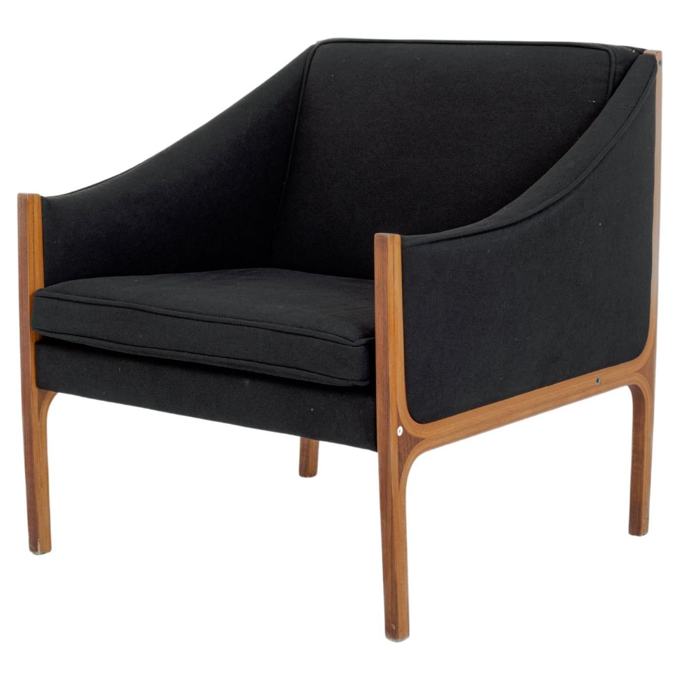 Paire de fauteuils modèle "OM5082" par DAISAKU CHOH en vente