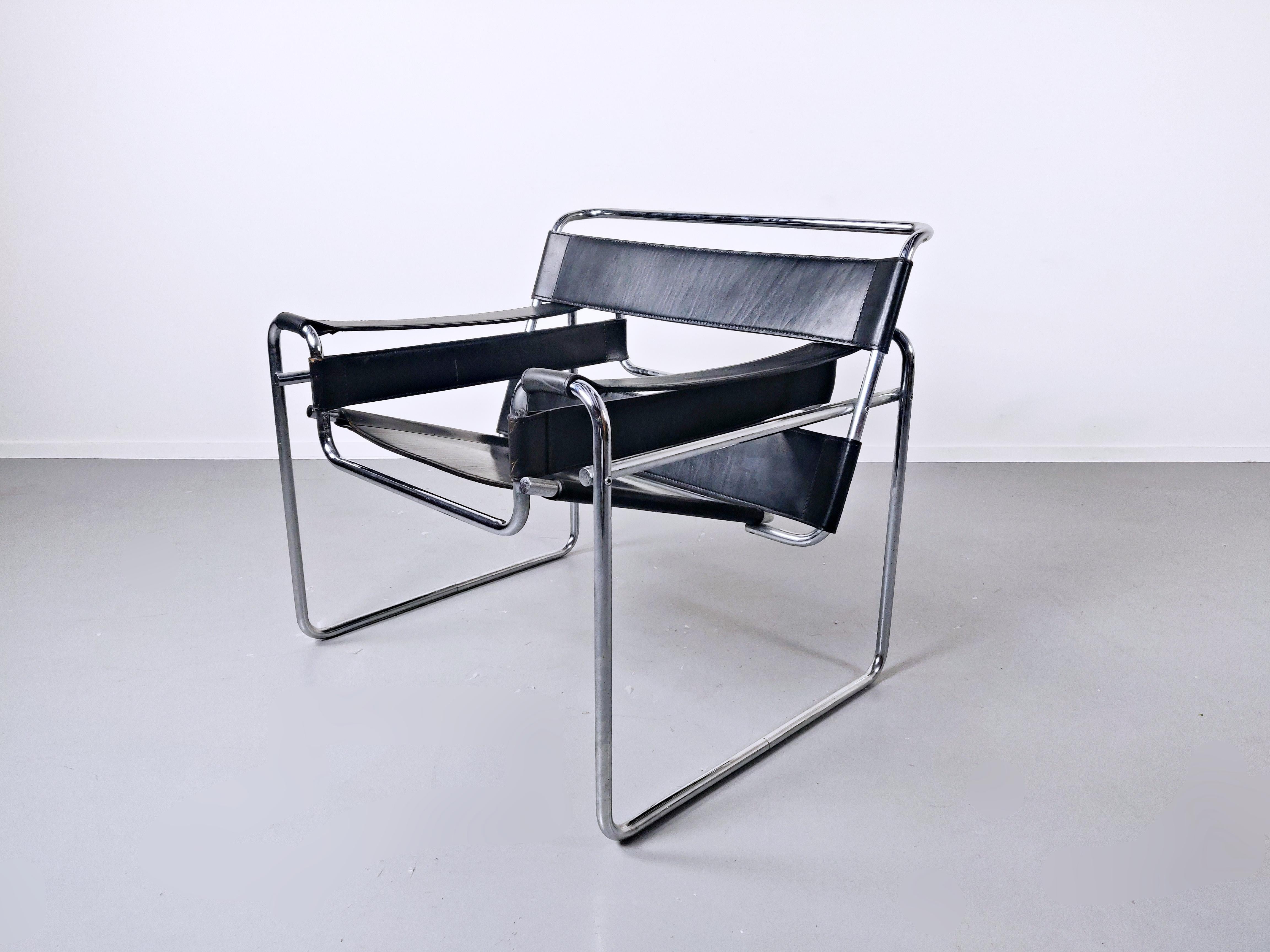 Pair of Mid-Century Modern Armchairs Model Wassily by Marcel Breuer In Good Condition In Brussels, BE