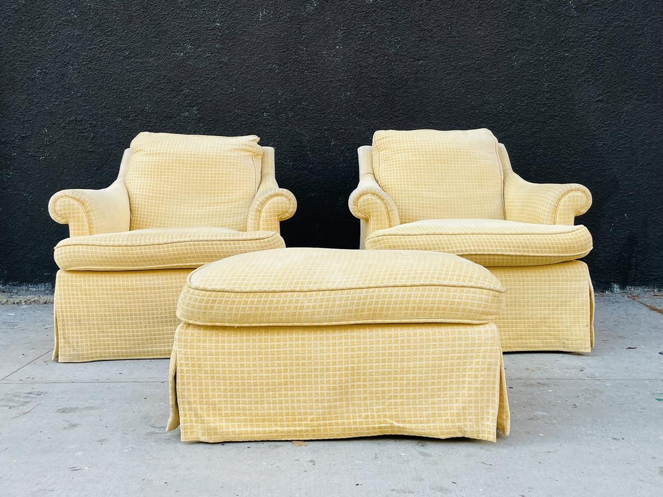 A beautiful pair of lounge chairs and ottoman designed and manufactured in Los Angeles, California by A. Rudin.
The chairs are fully aupholstered in a yellow fabric with a beautiful pattern, the chairs and ottoman have casters and are easy to move