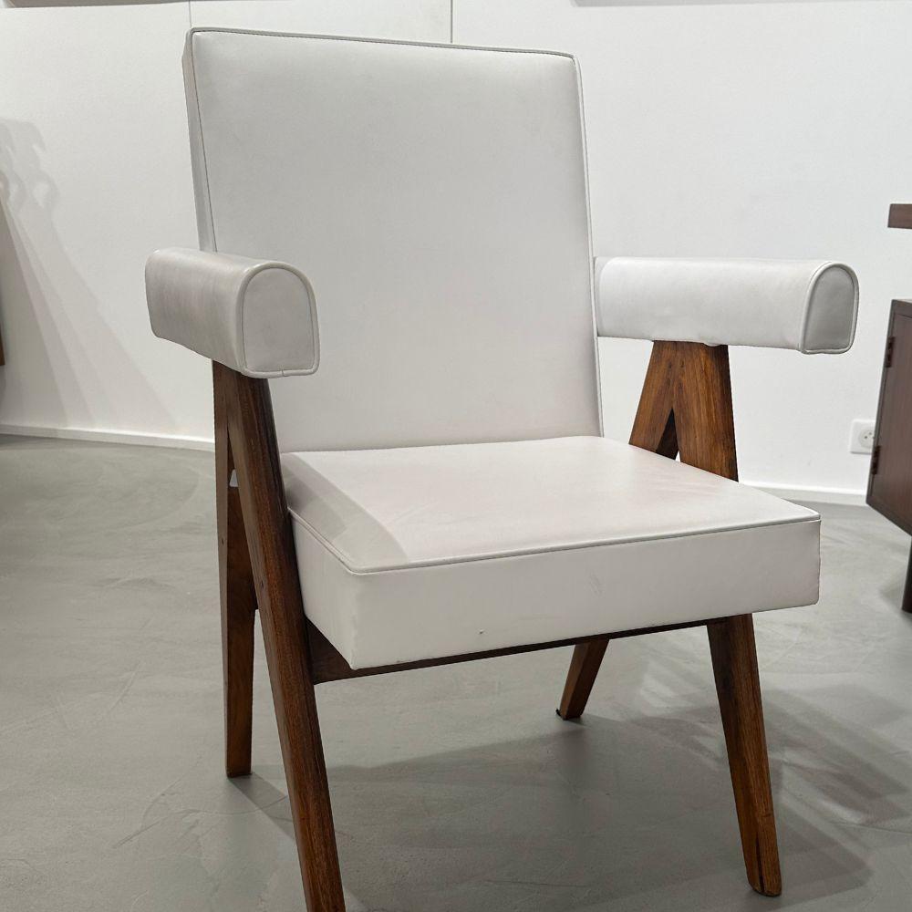 Indien Paire de fauteuils PJ-SI-30-A en vente