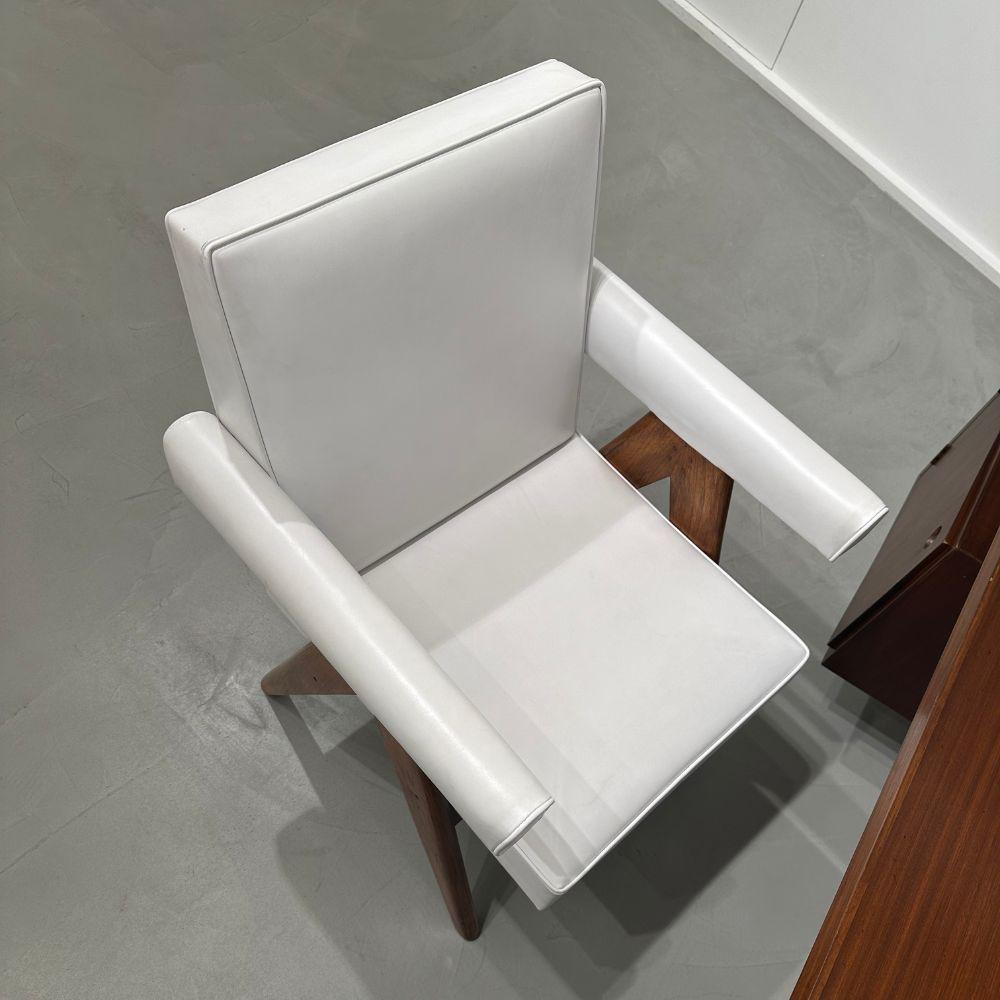 Milieu du XXe siècle Paire de fauteuils PJ-SI-30-A en vente