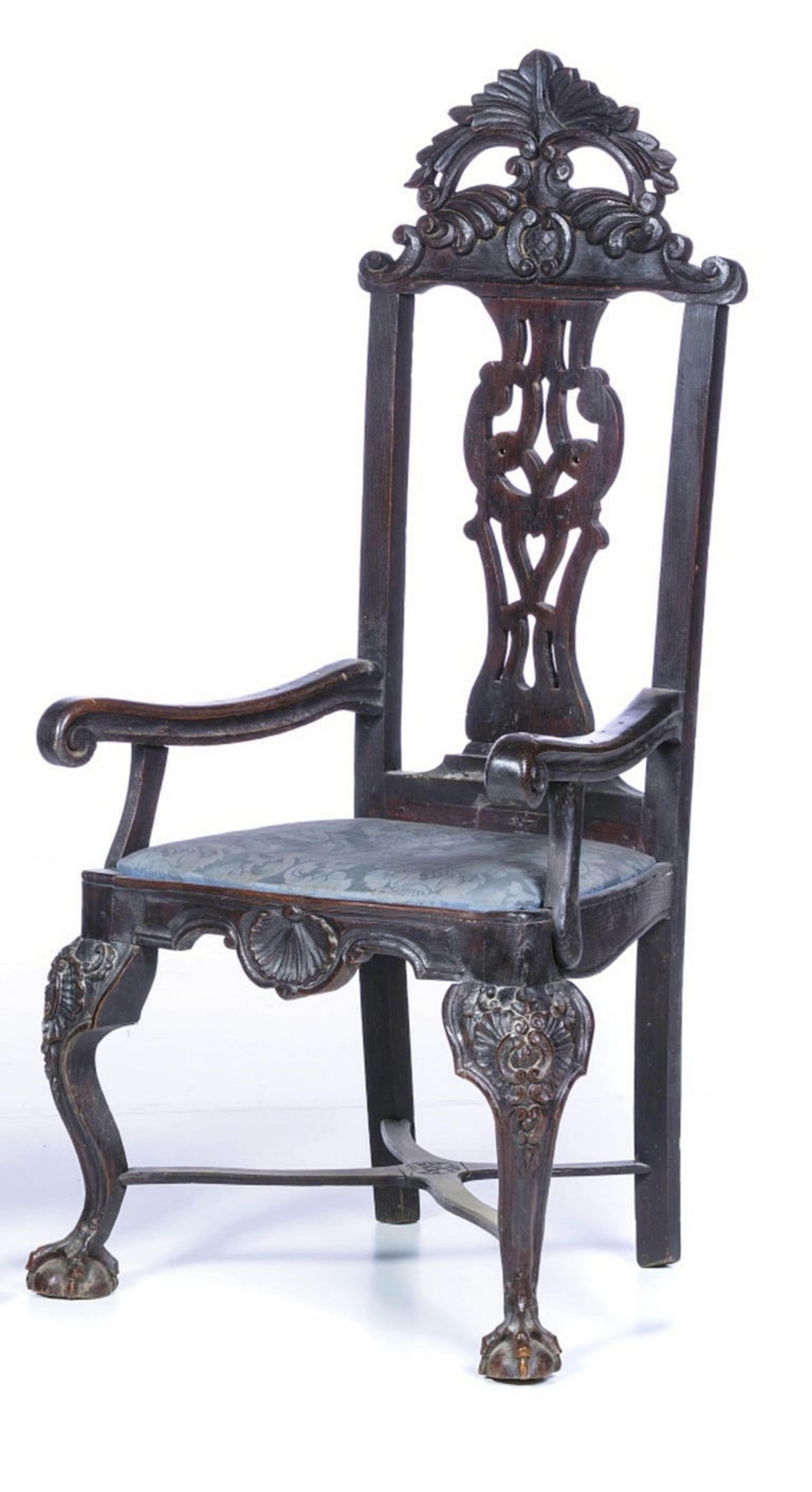 Portugais Paire de fauteuils portugais, 19ème siècle, en bois de châtaignier sculpté en vente