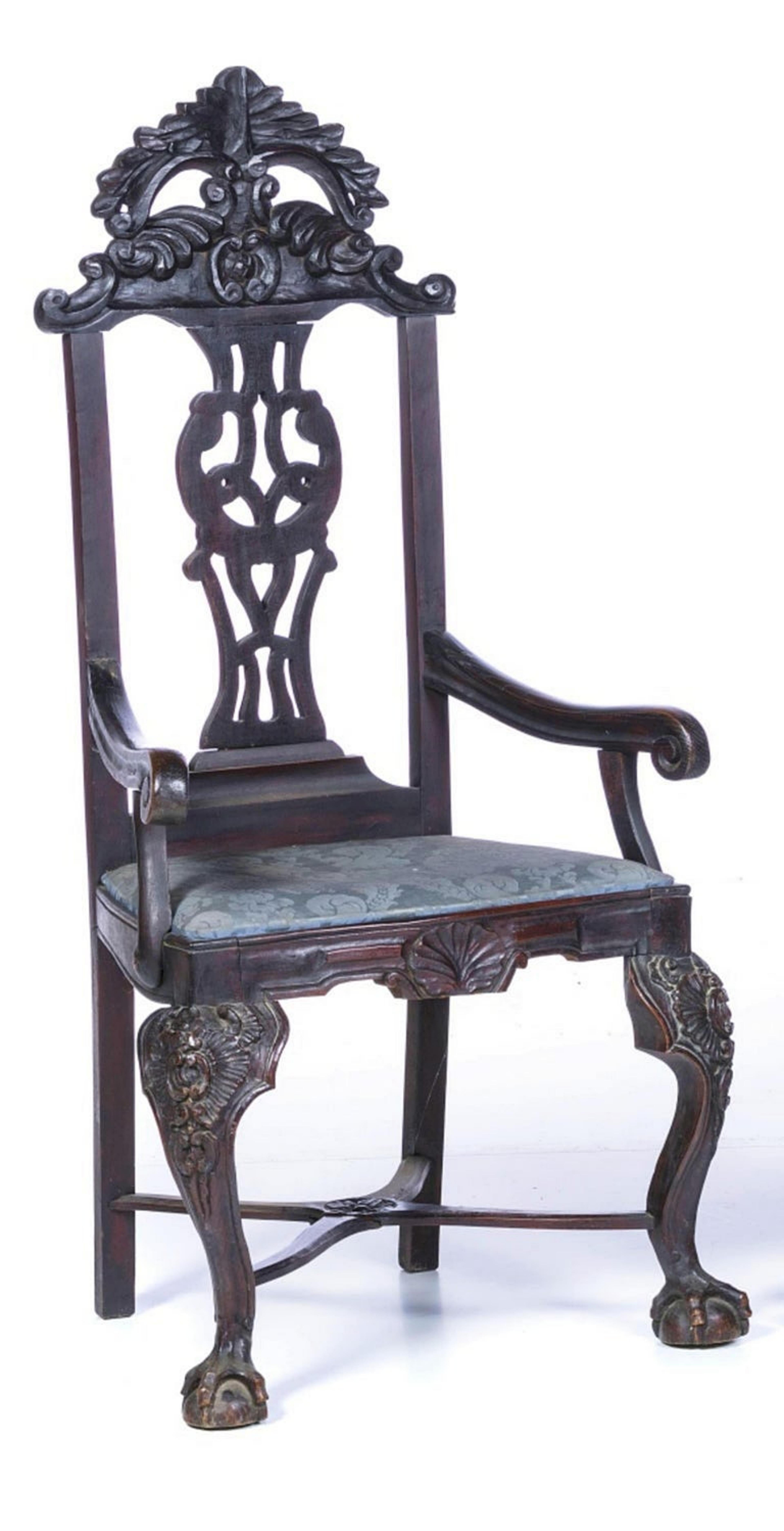 Fait main Paire de fauteuils portugais, 19ème siècle, en bois de châtaignier sculpté en vente