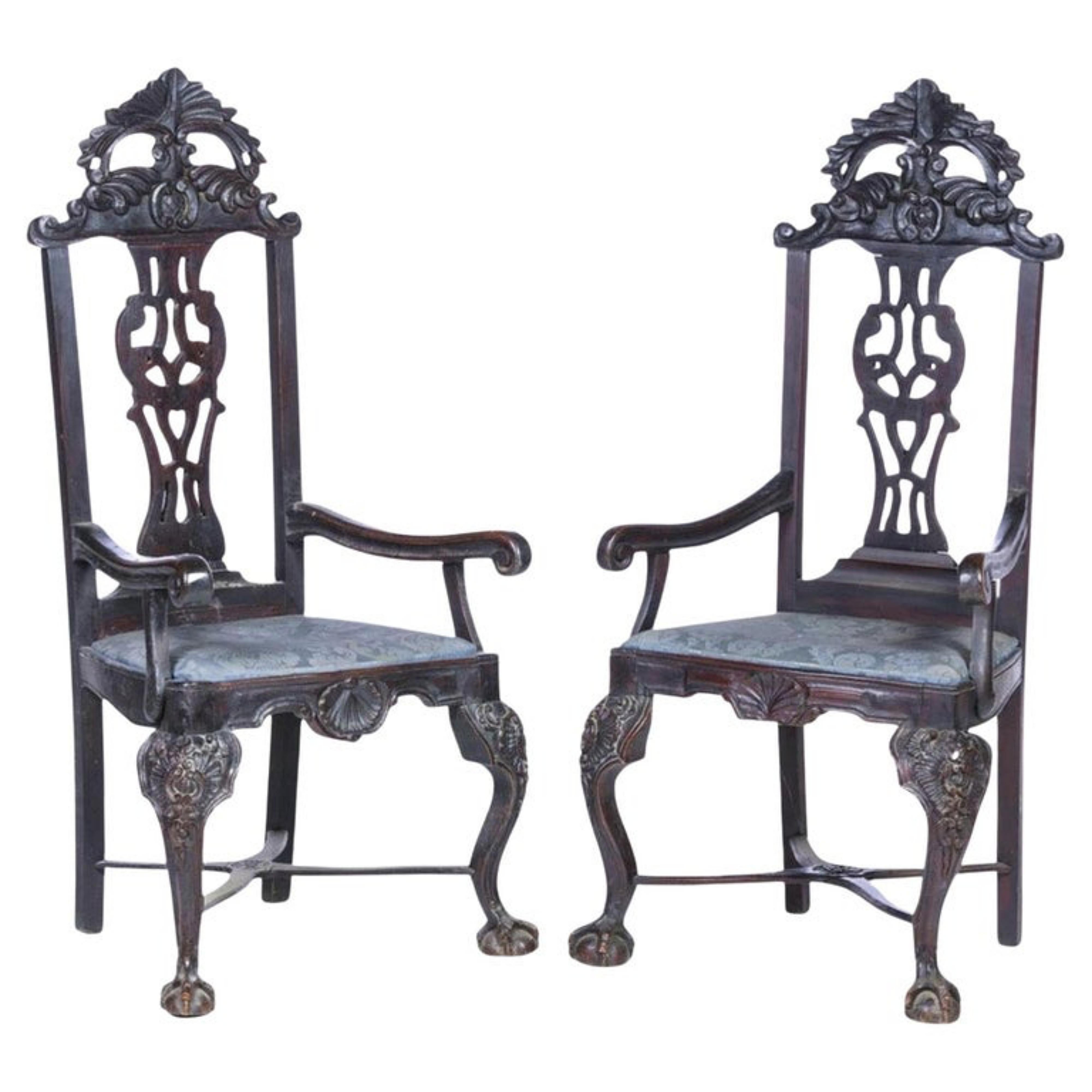 Pair of Armchairs Portuguese, 19th Century, in Carved Chestnut Wood For Sale 1