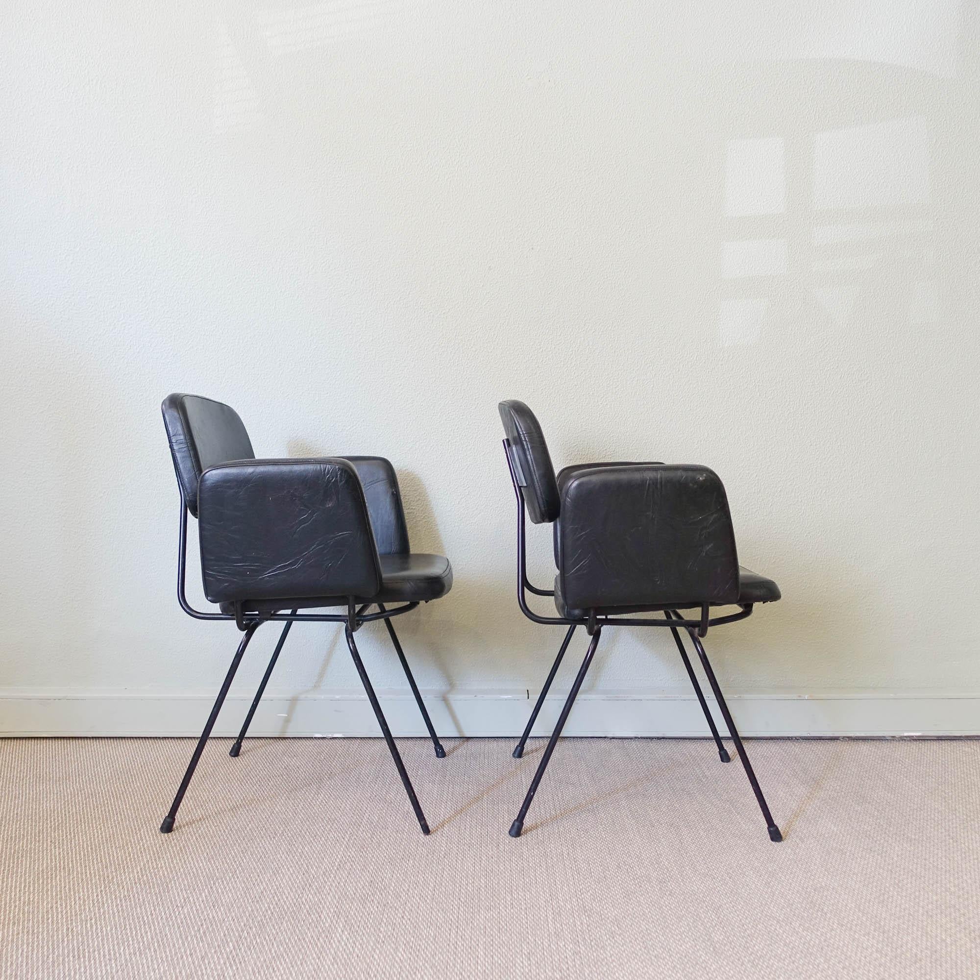 Paire de fauteuils, ligne Prestigio, par Daciano da Costa pour Metalúrgica da Longra en vente 1