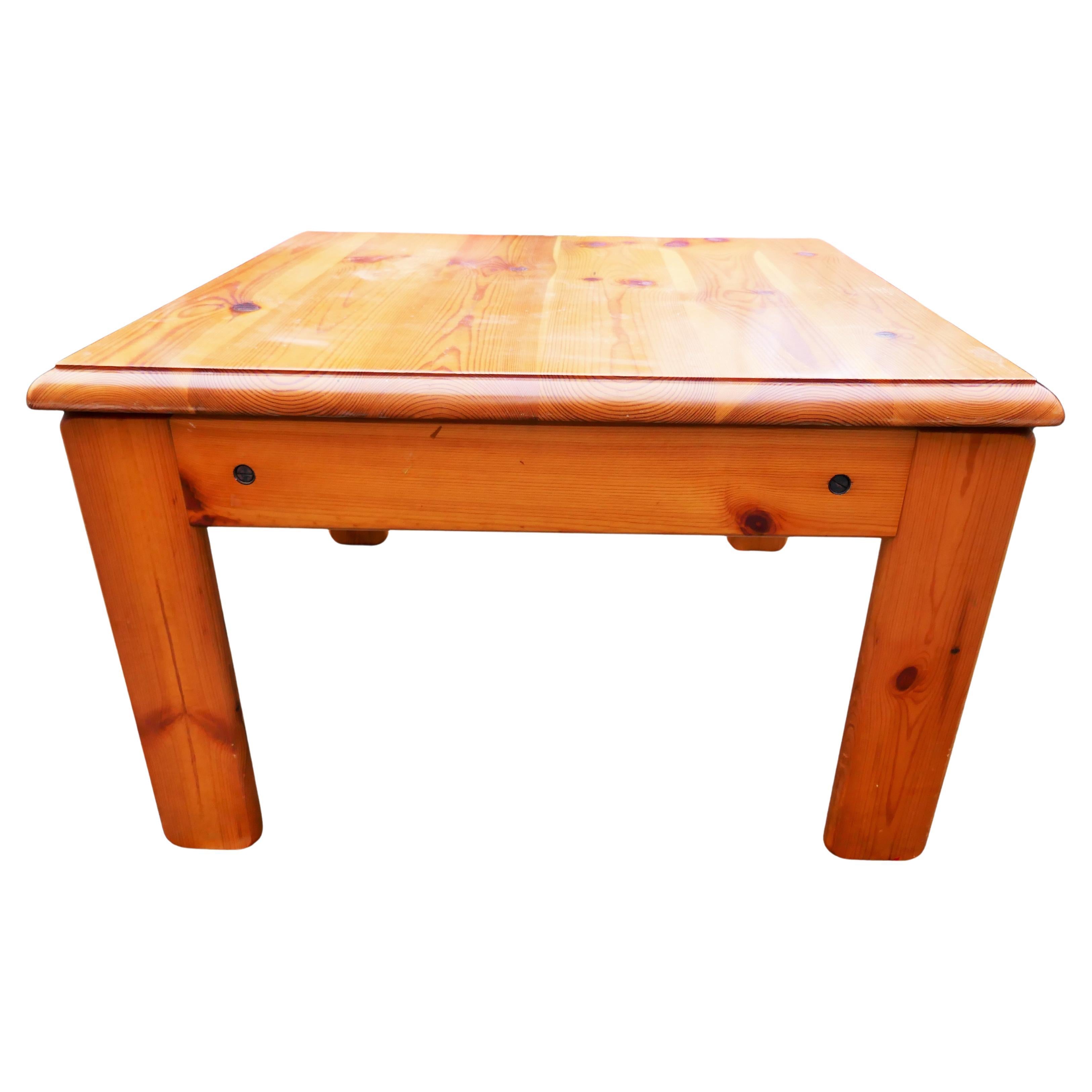 Paire de fauteuils, canapé et table en pin en vente 4