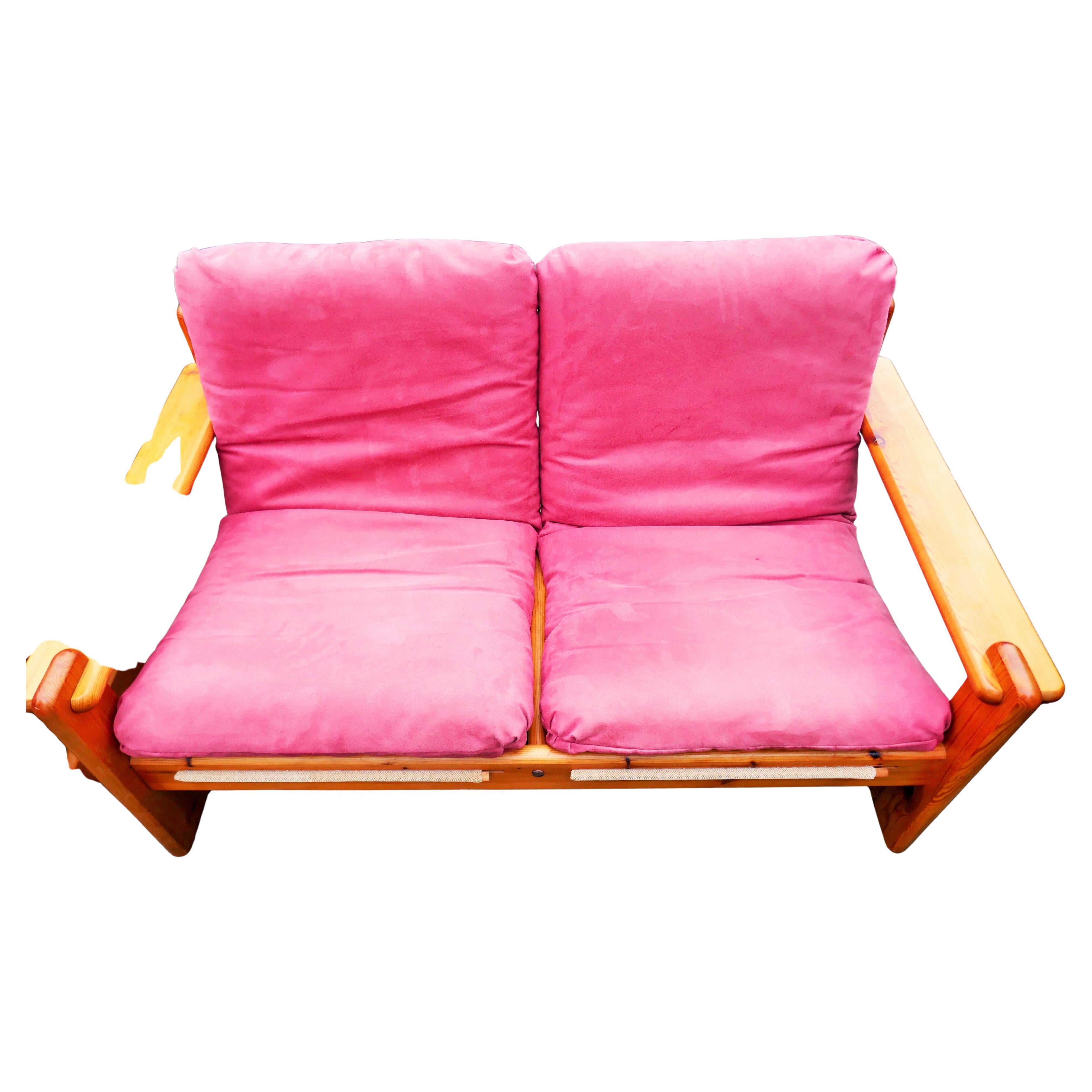 Moderne Paire de fauteuils, canapé et table en pin en vente