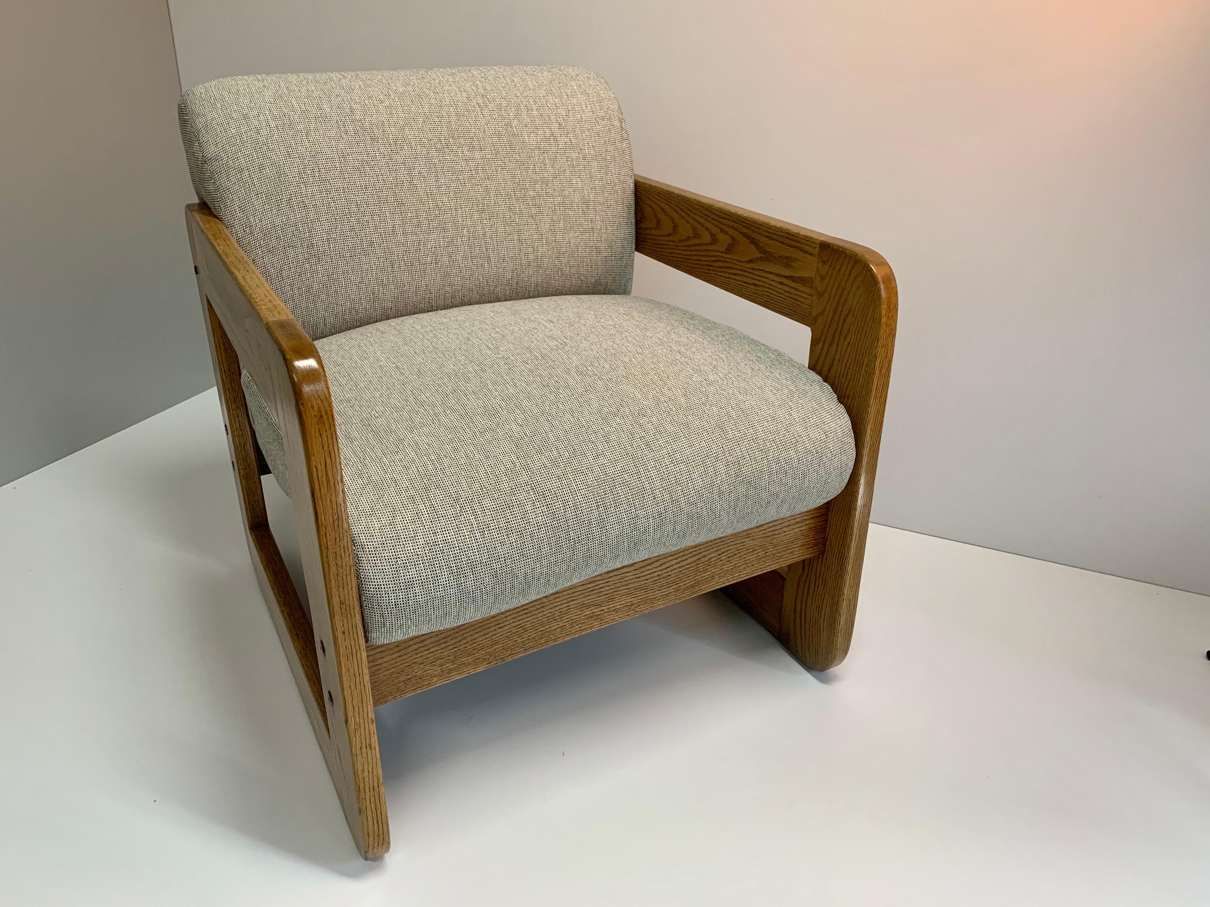 Ein Paar Sessel aus massiver Eiche von Unicor (amerikanisch) im Angebot