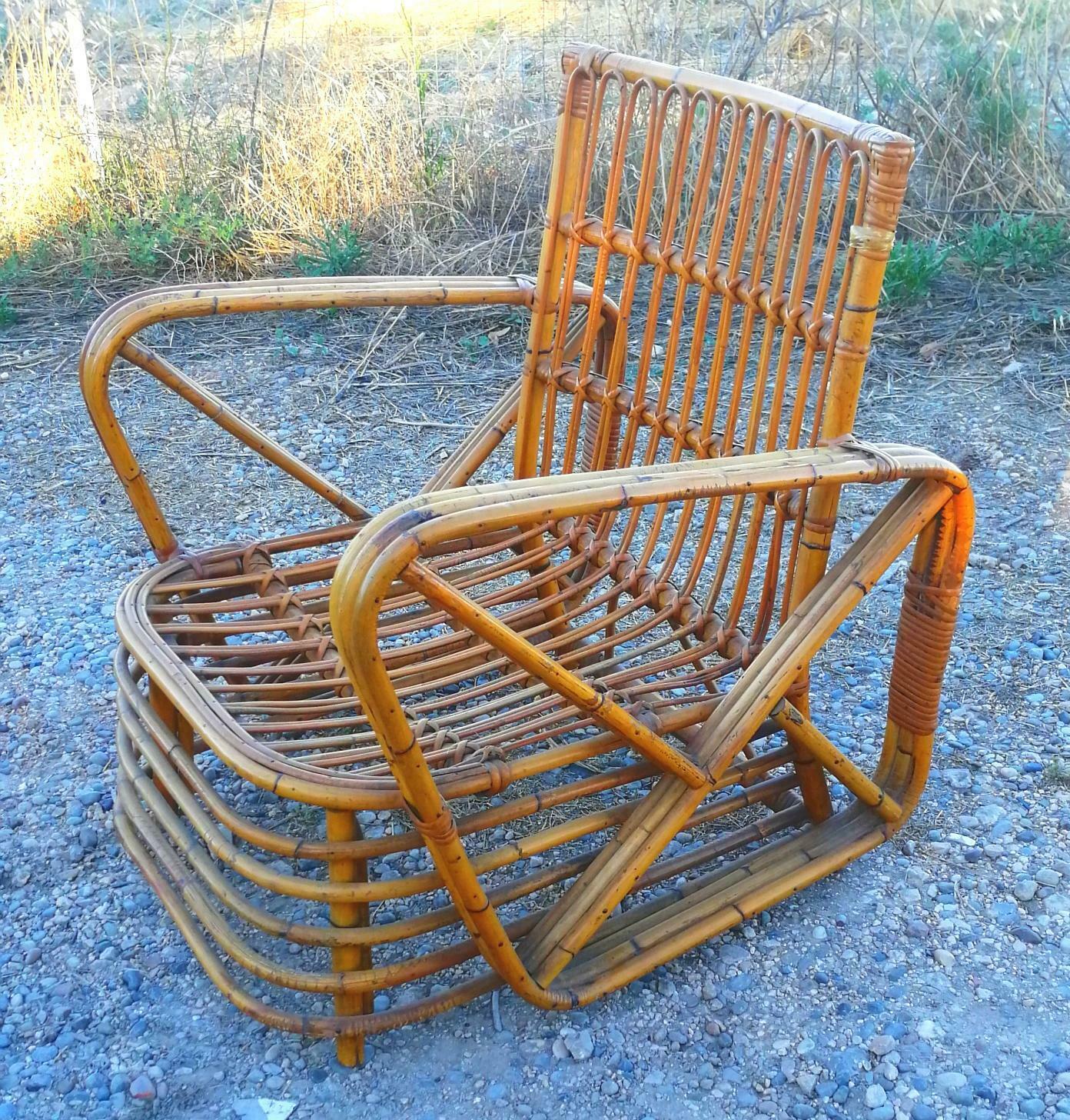 Bambou Paire de fauteuils + table en rotin et bambou design Paul Frankl, années 1940 en vente