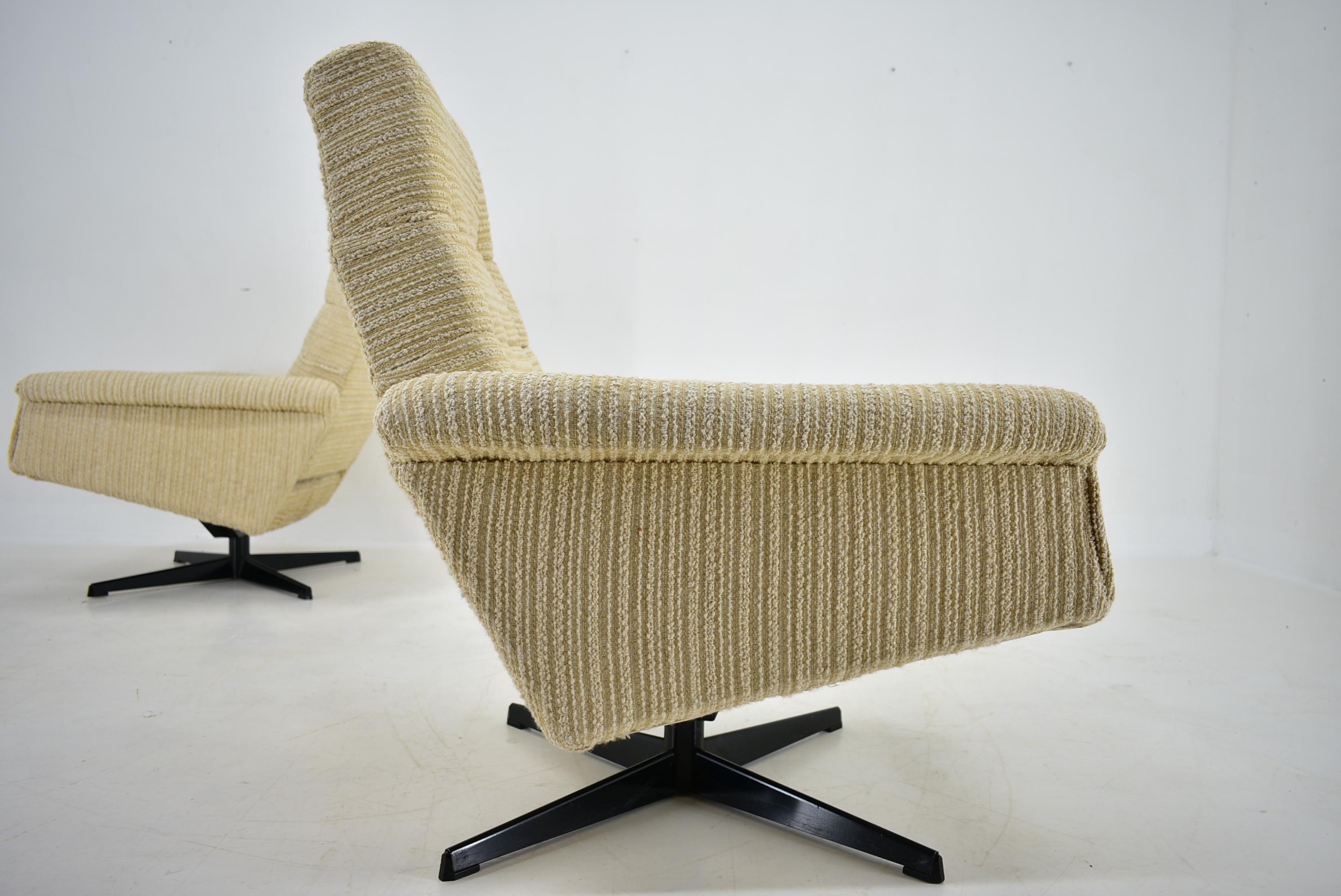 Pair of Armchairs, Tabouret by Morávek a Munzar, 1968s For Sale 1
