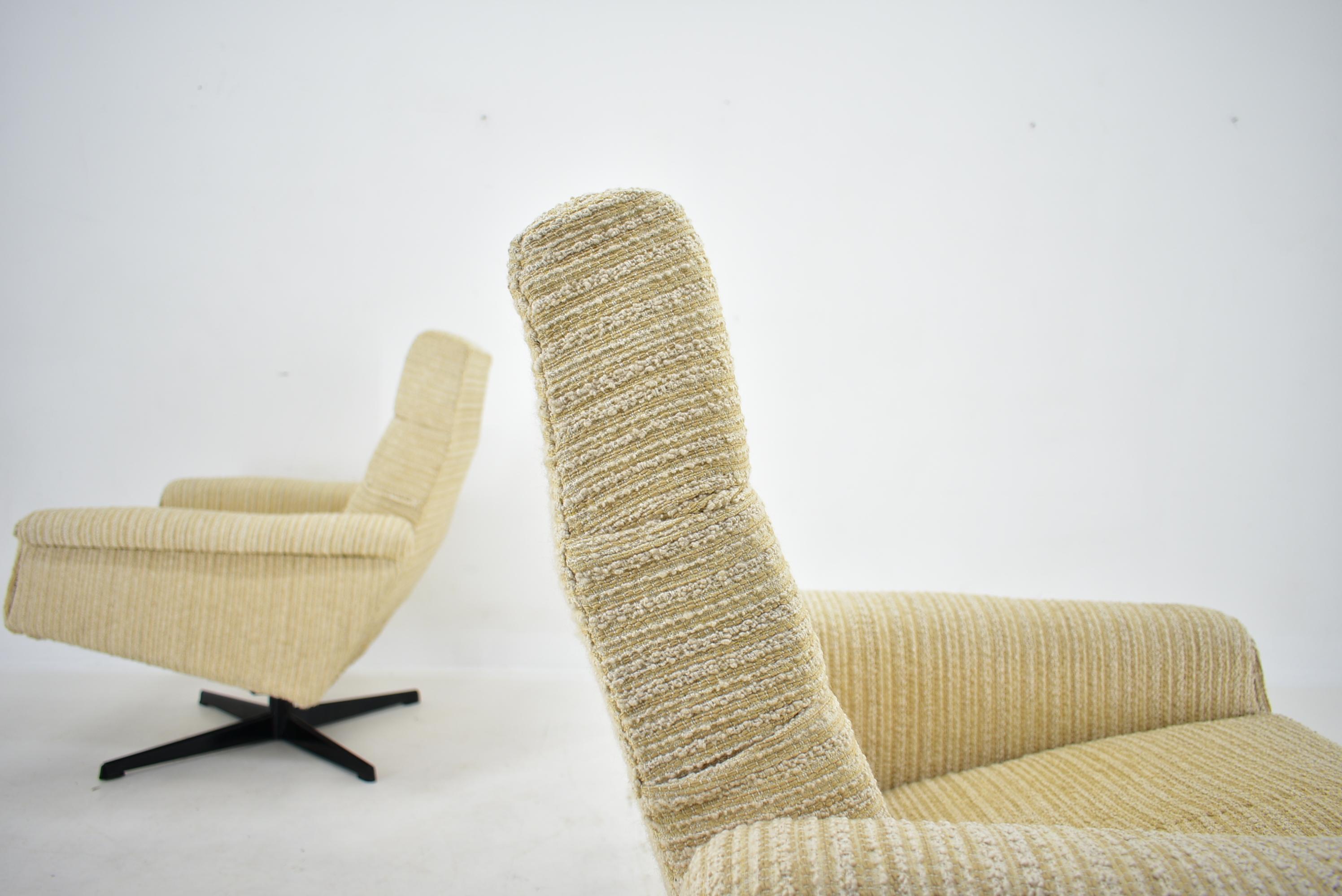 Pair of Armchairs, Tabouret by Morávek a Munzar, 1968s For Sale 2