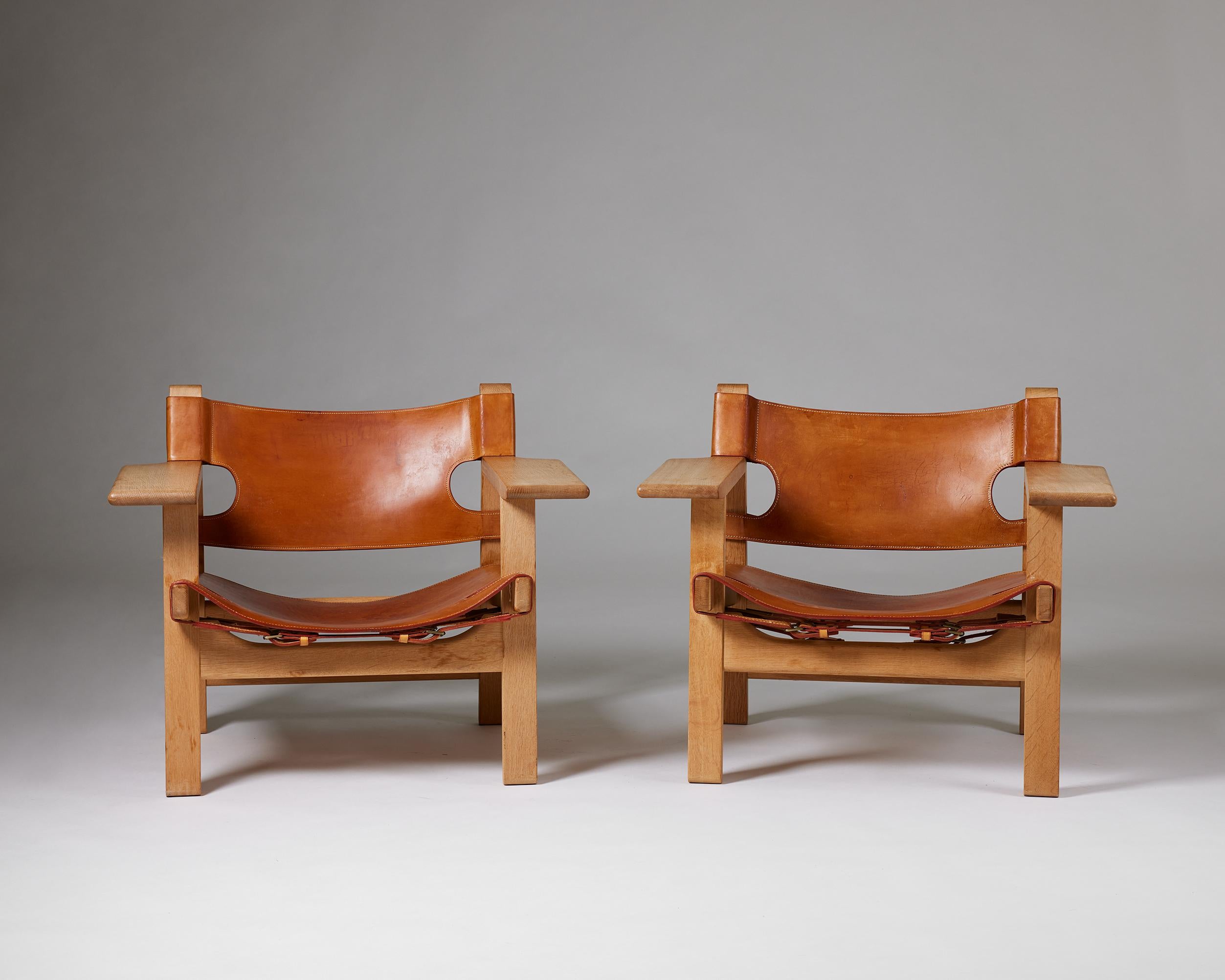 Mid-Century Modern Pair of armchairs ‘The Spanish Chair’ model 2226 designed by Börge Mogensen Oak For Sale