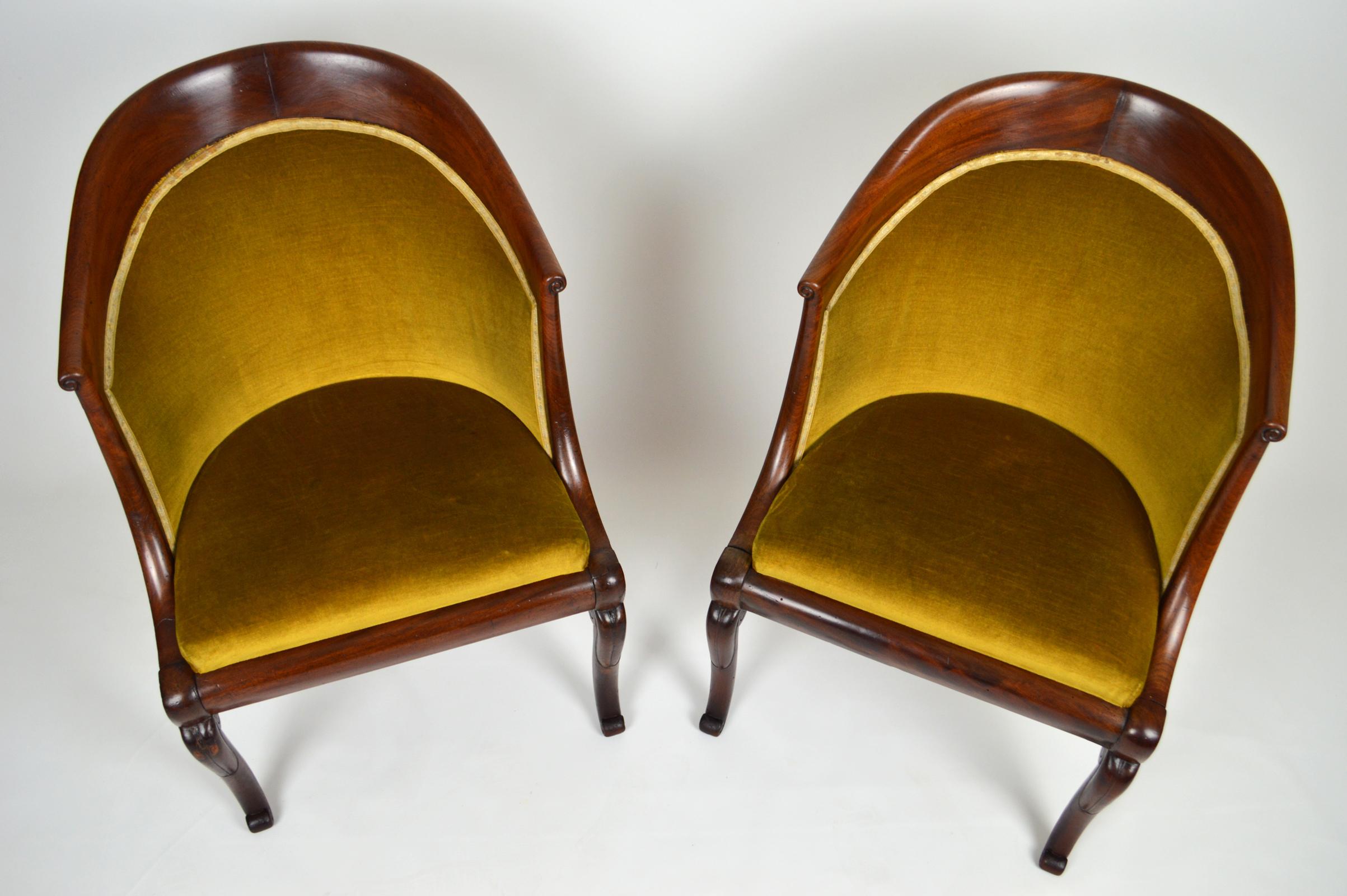 Pair of Armchairs / Tub Chairs in Carved Mahogany, France, Early 19th Century In Good Condition For Sale In L'Etang, FR