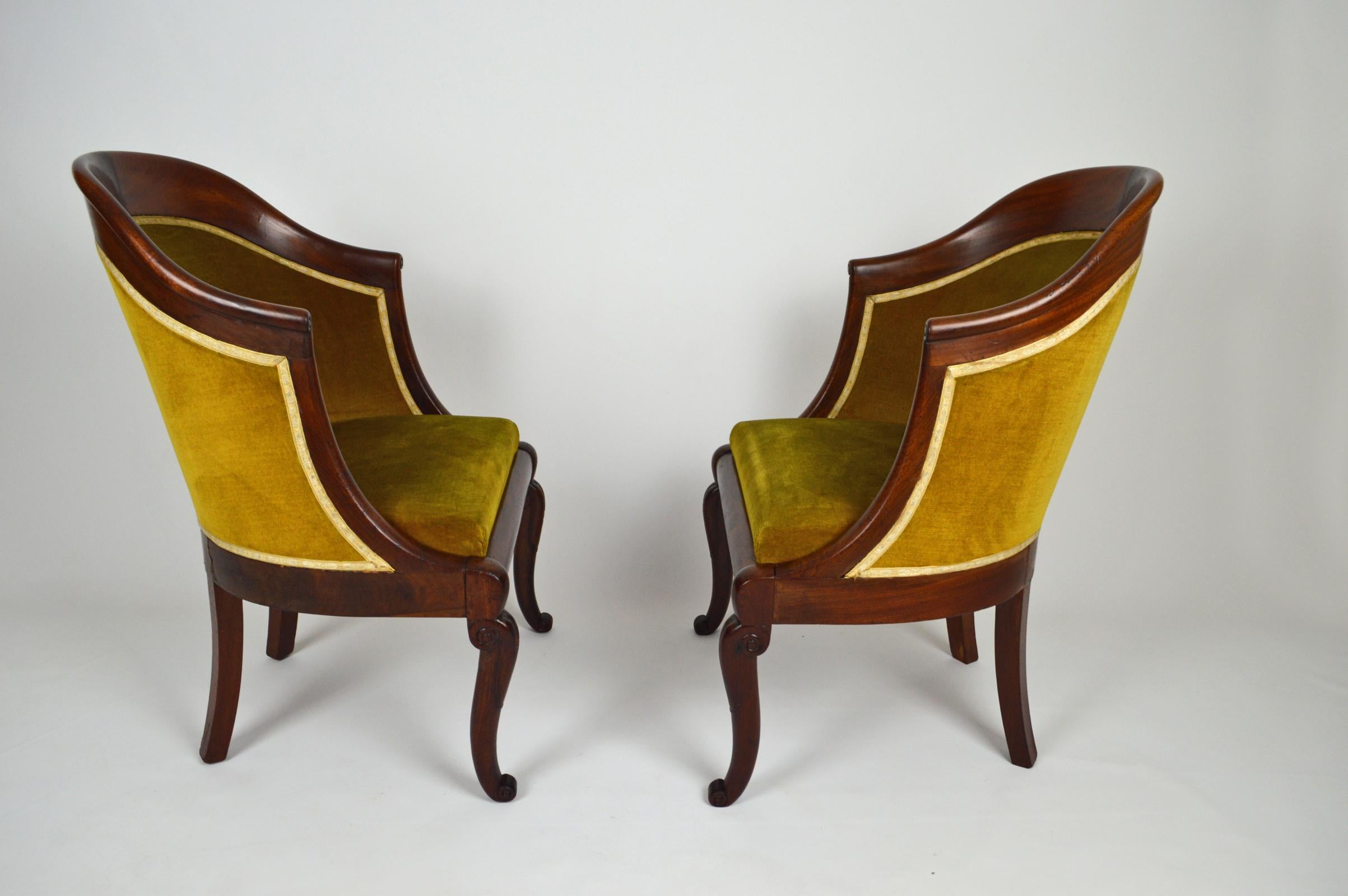 Pair of Armchairs / Tub Chairs in Carved Mahogany, France, Early 19th Century For Sale 2