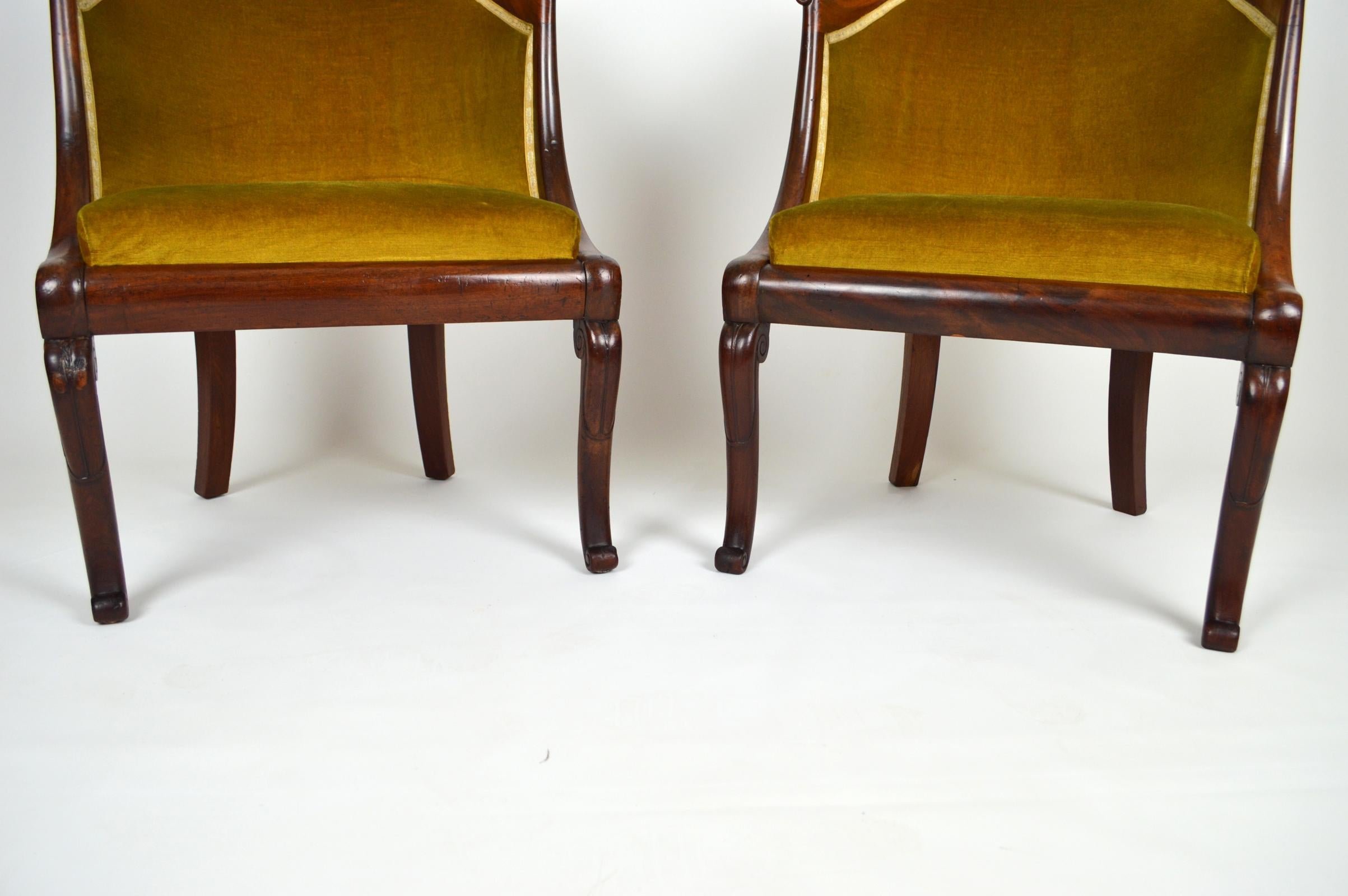 Pair of Armchairs / Tub Chairs in Carved Mahogany, France, Early 19th Century For Sale 3