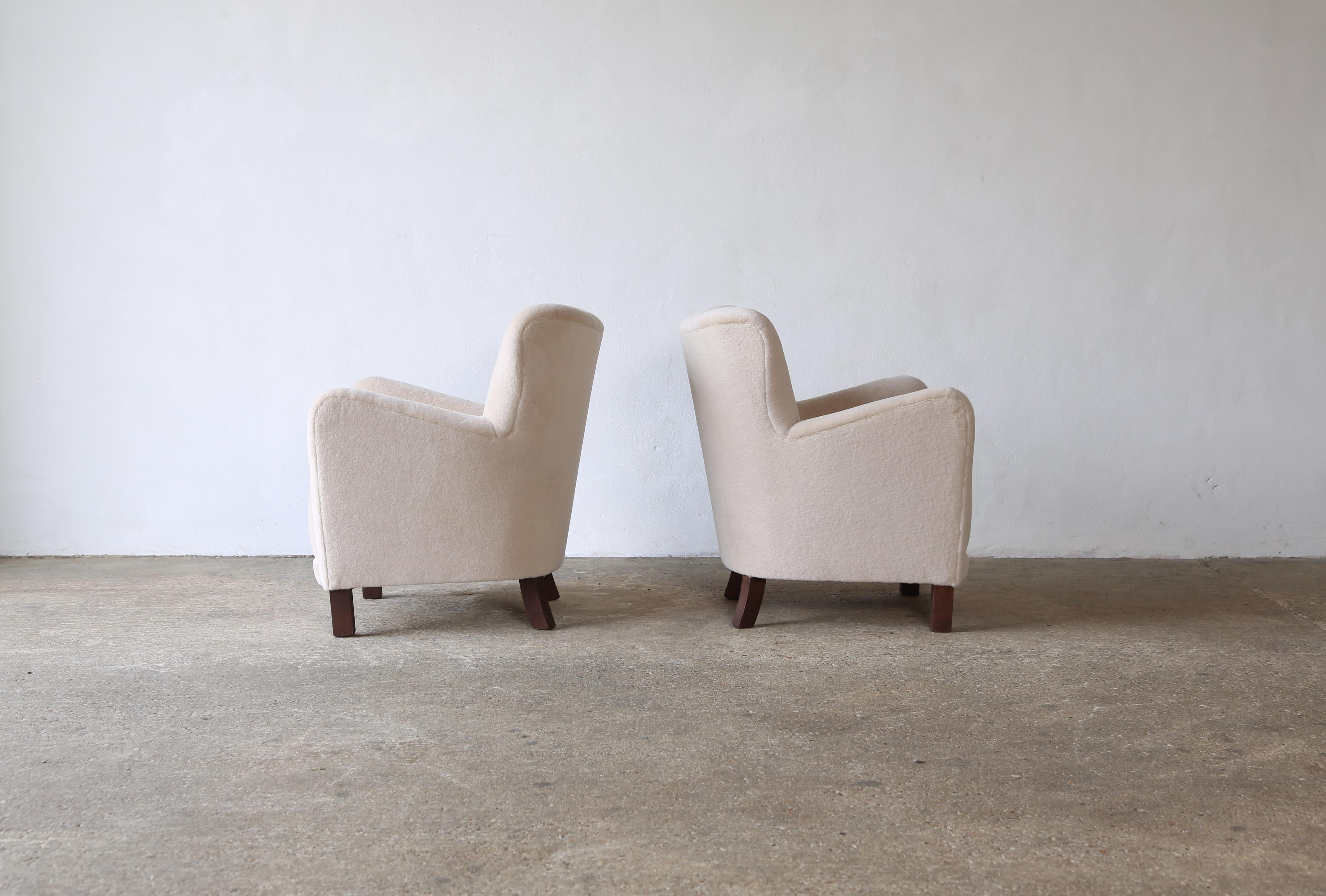 Britannico Coppia di poltrone rivestite in pura alpaca in vendita
