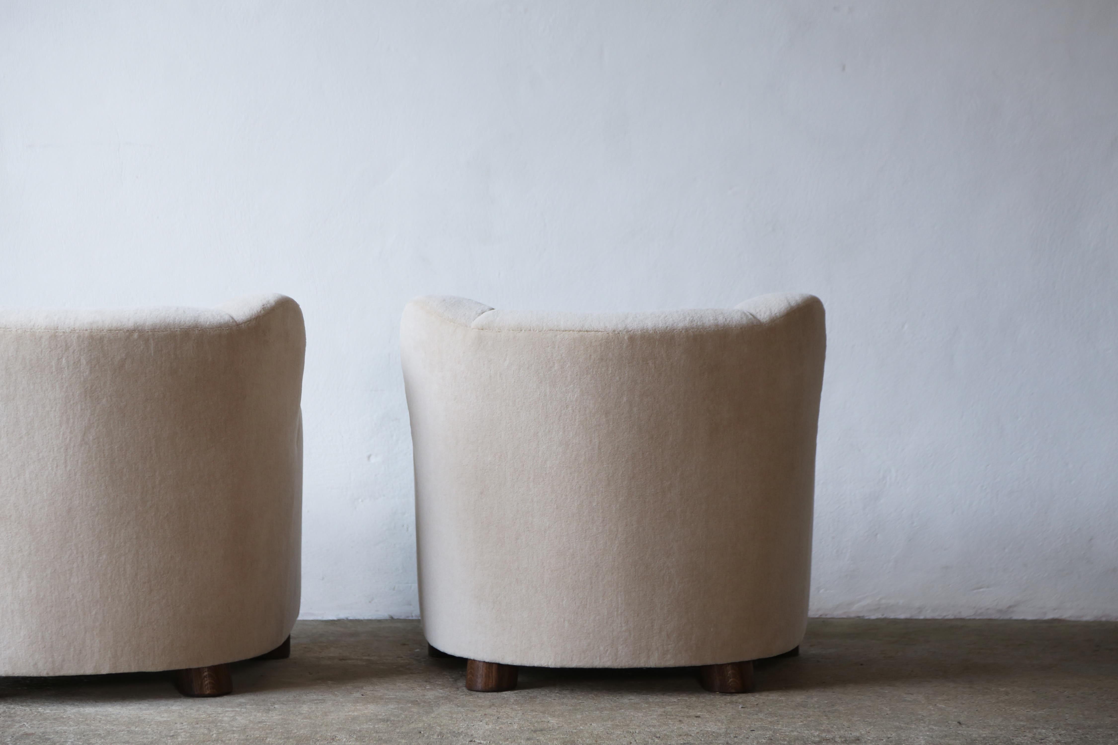Coppia di poltrone rivestite in pura alpaca avorio in vendita 3