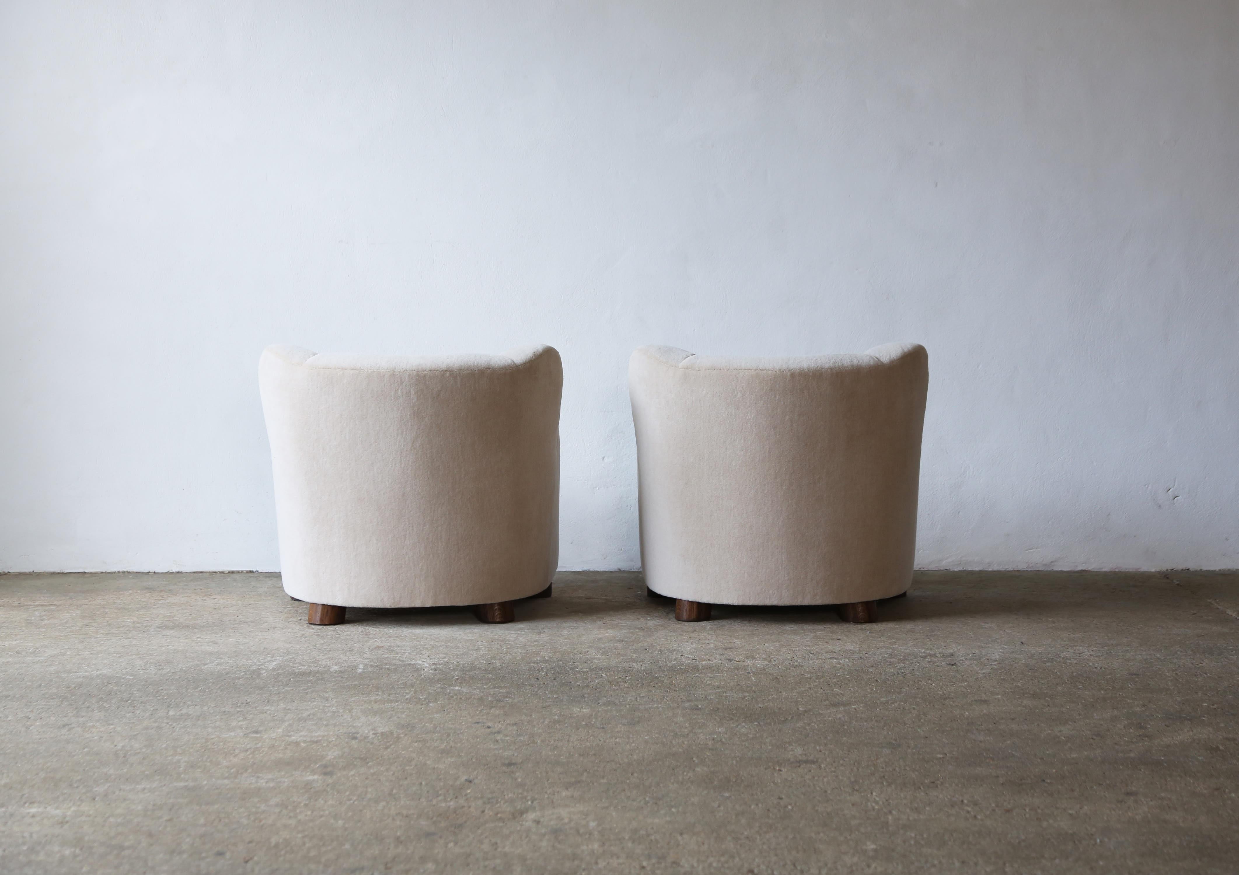 Pair of Armchairs Upholstered in Pure Ivory Alpaca For Sale 2