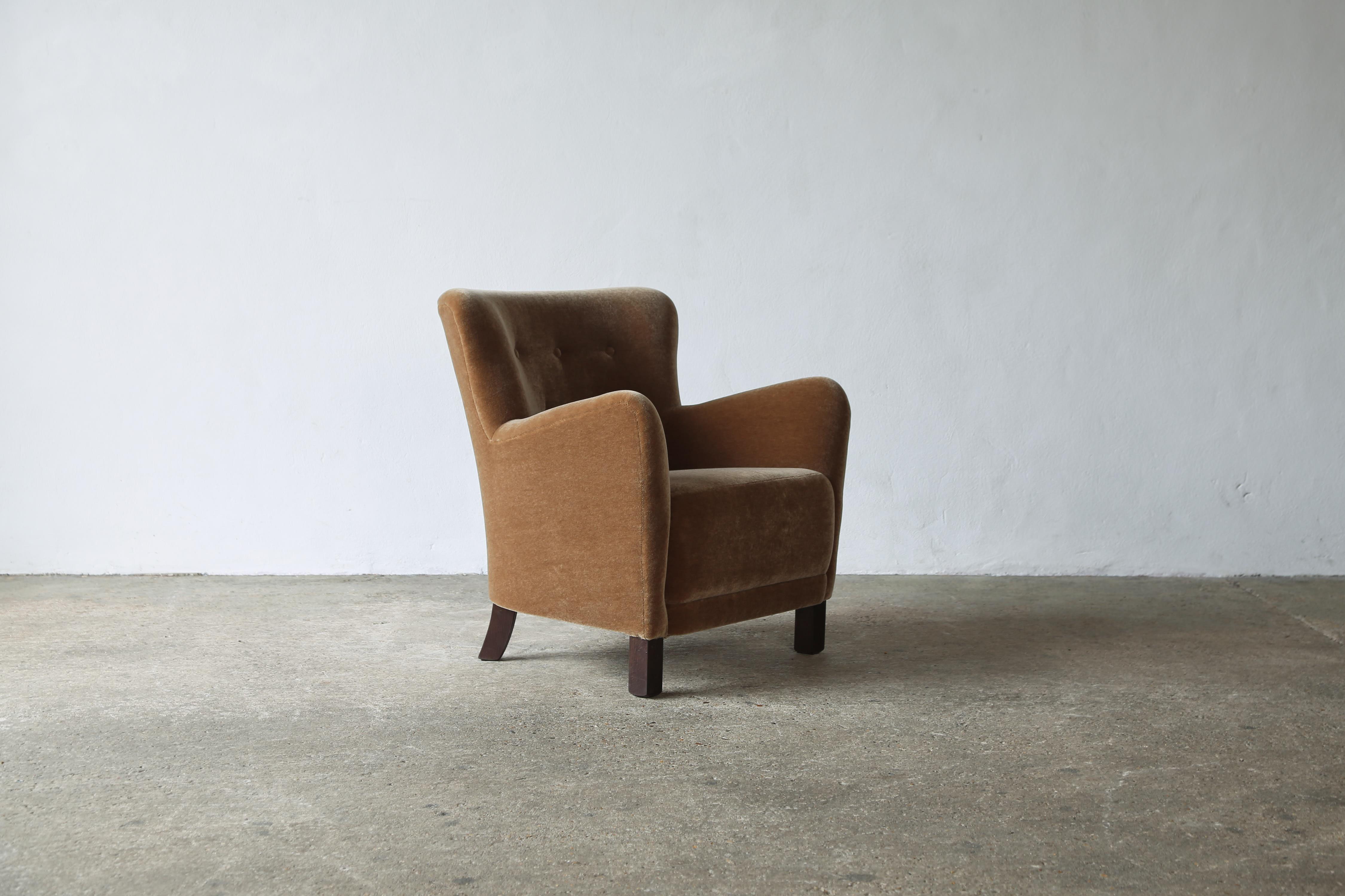 Coppia di poltrone, imbottite in puro mohair in vendita 6