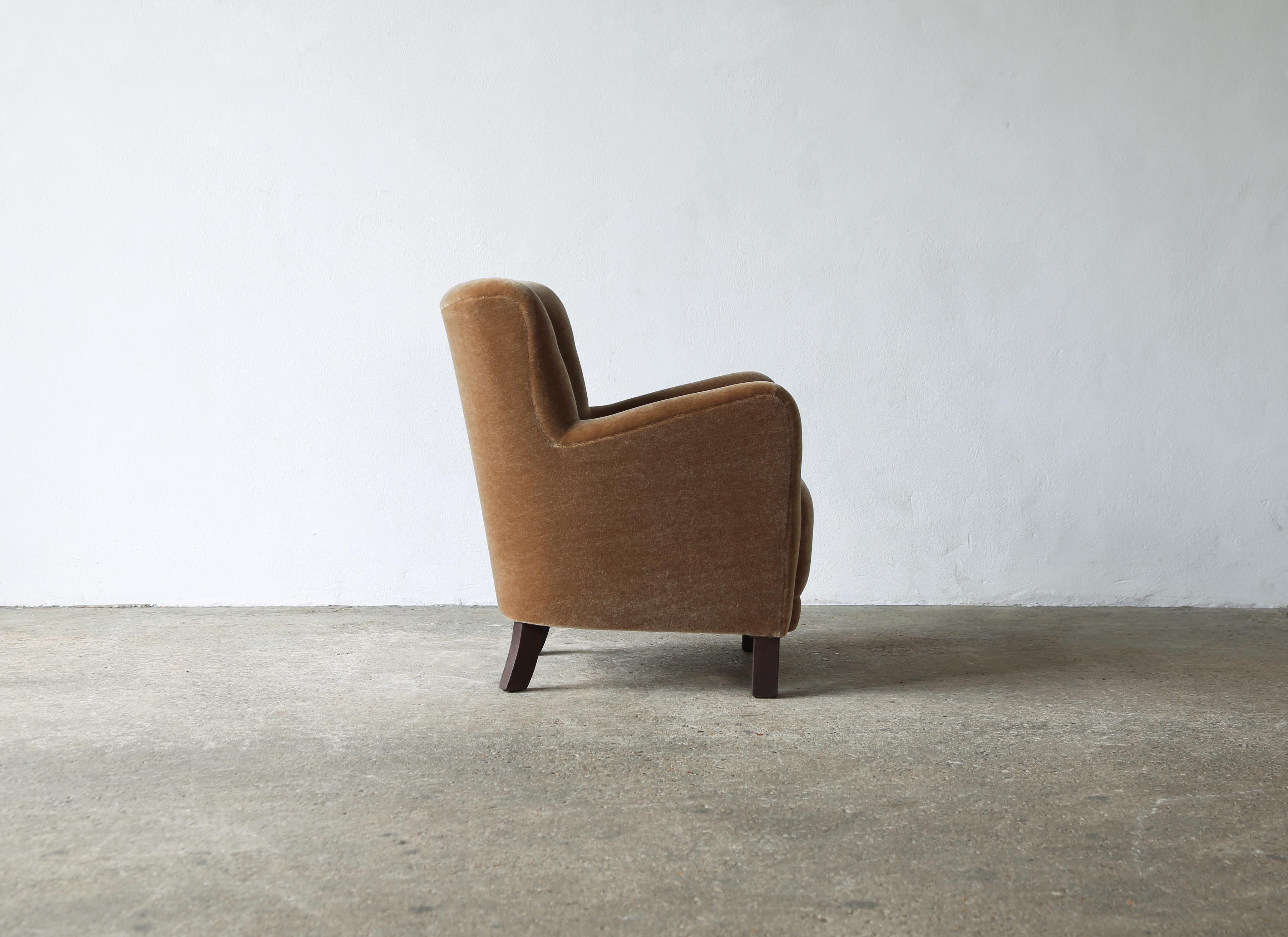 Coppia di poltrone, imbottite in puro mohair in vendita 7
