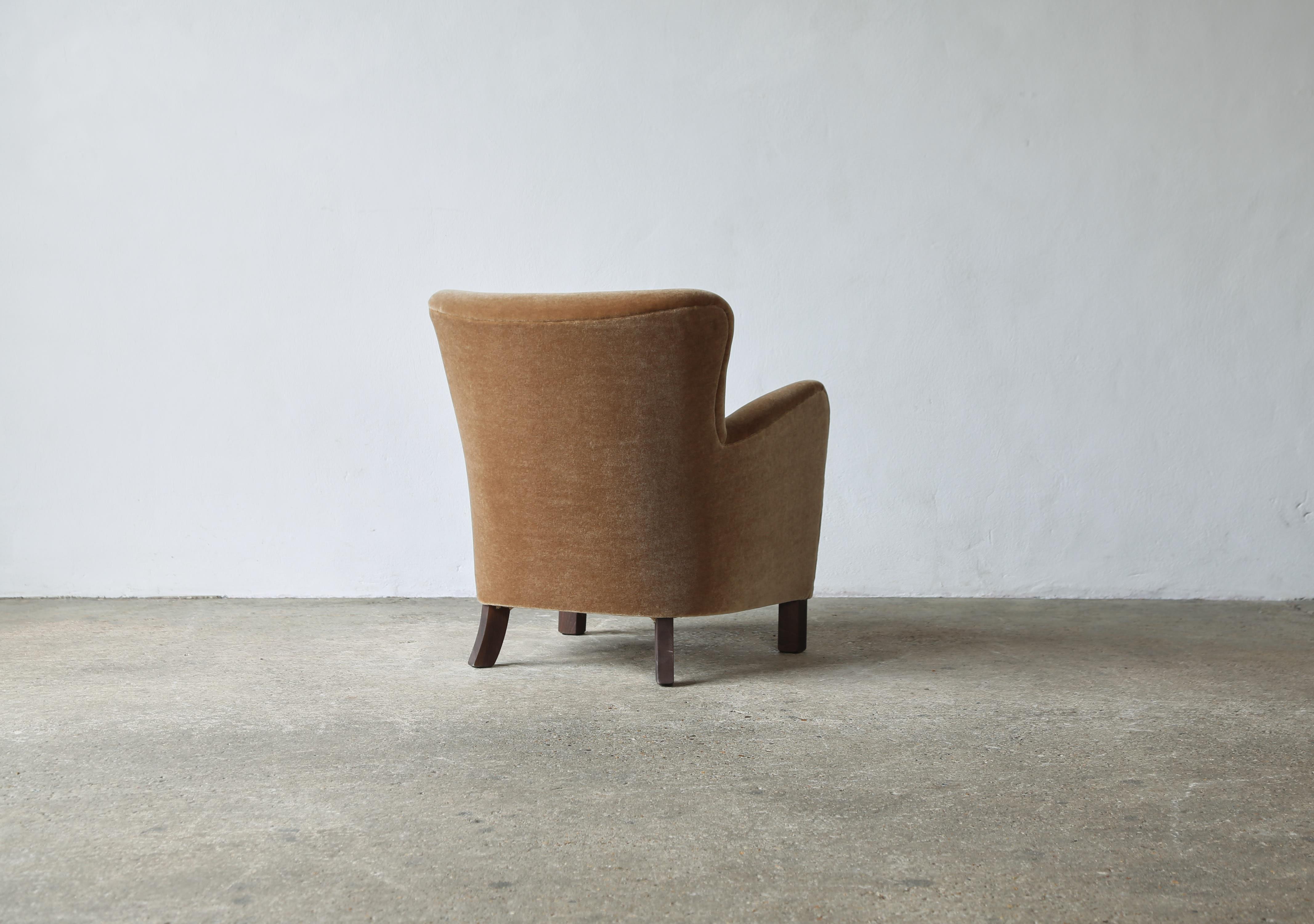 Coppia di poltrone, imbottite in puro mohair in vendita 8