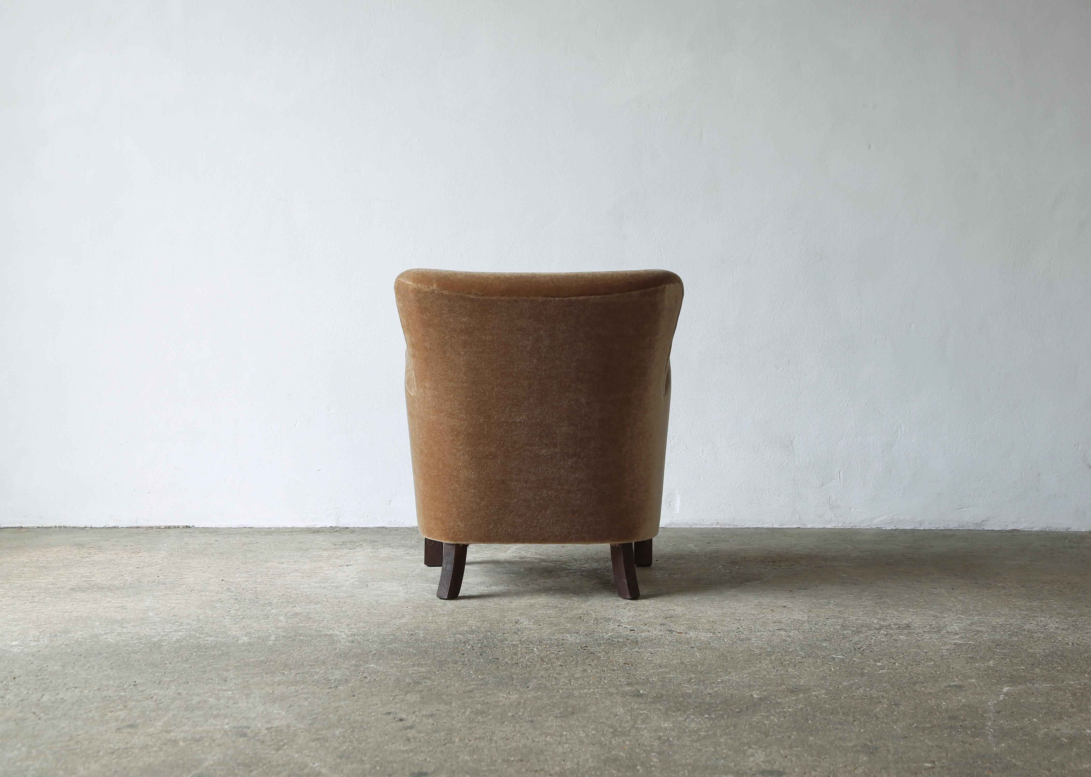 Coppia di poltrone, imbottite in puro mohair in vendita 9