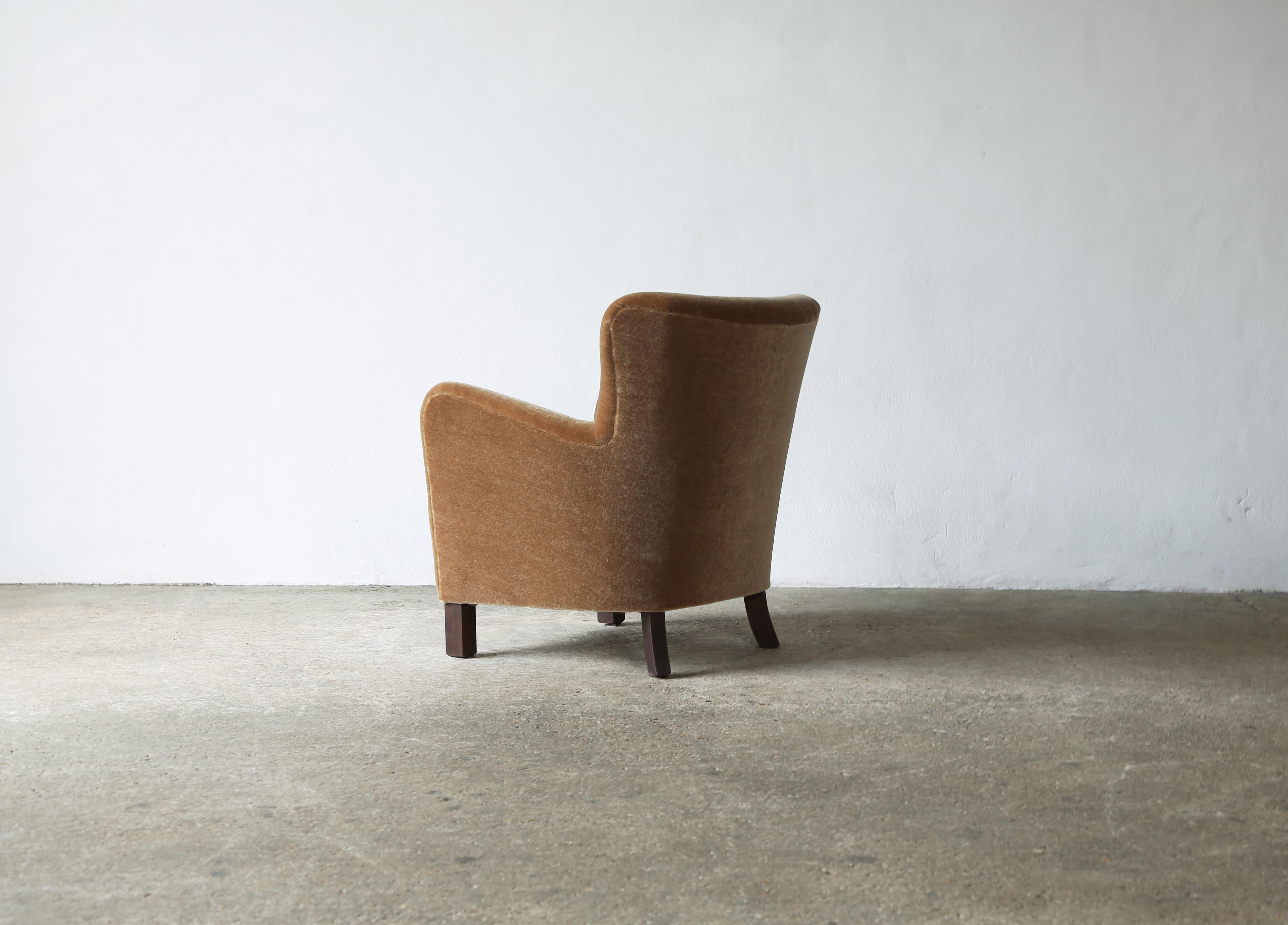 Coppia di poltrone, imbottite in puro mohair in vendita 10