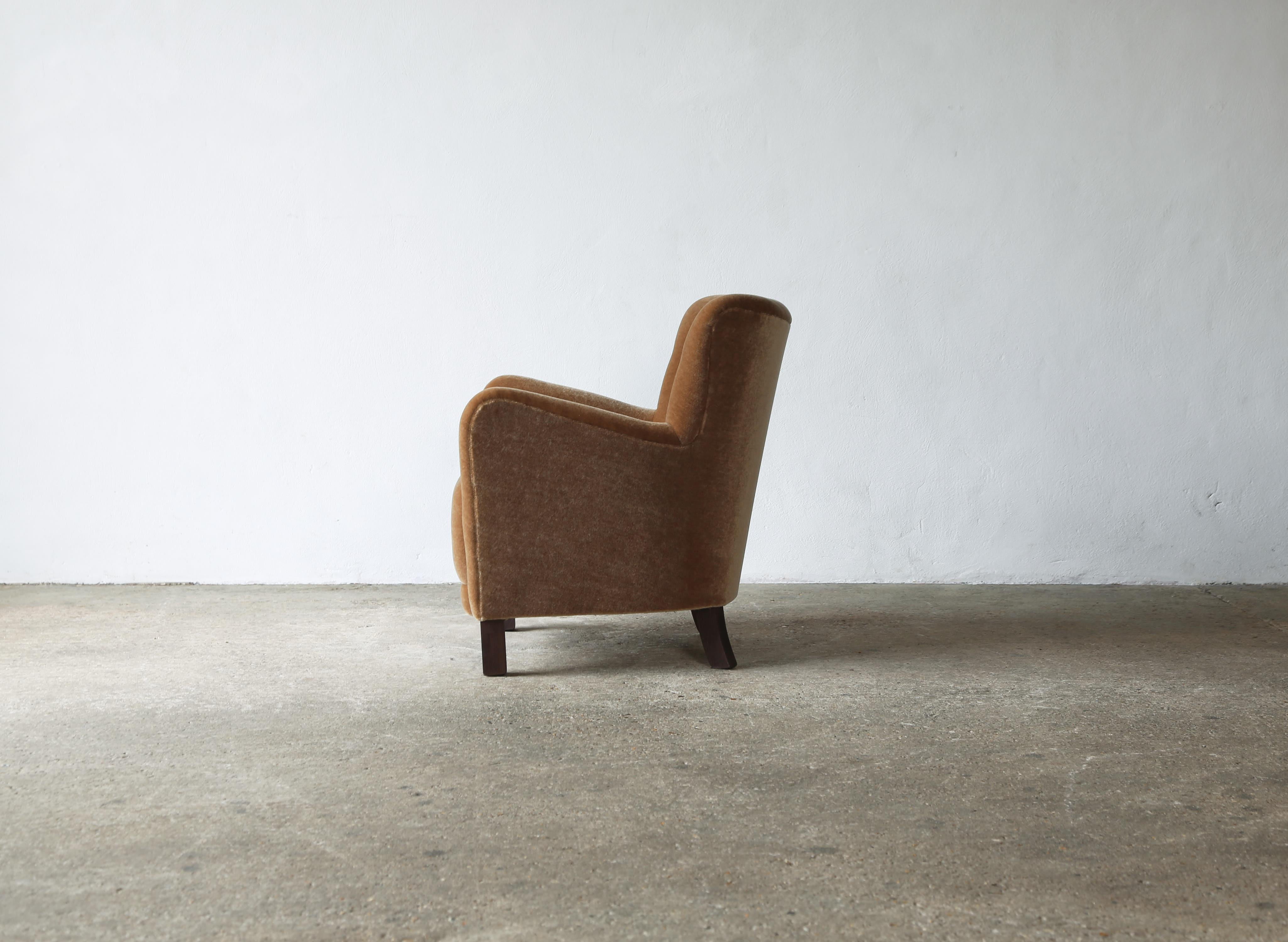 Coppia di poltrone, imbottite in puro mohair in vendita 11