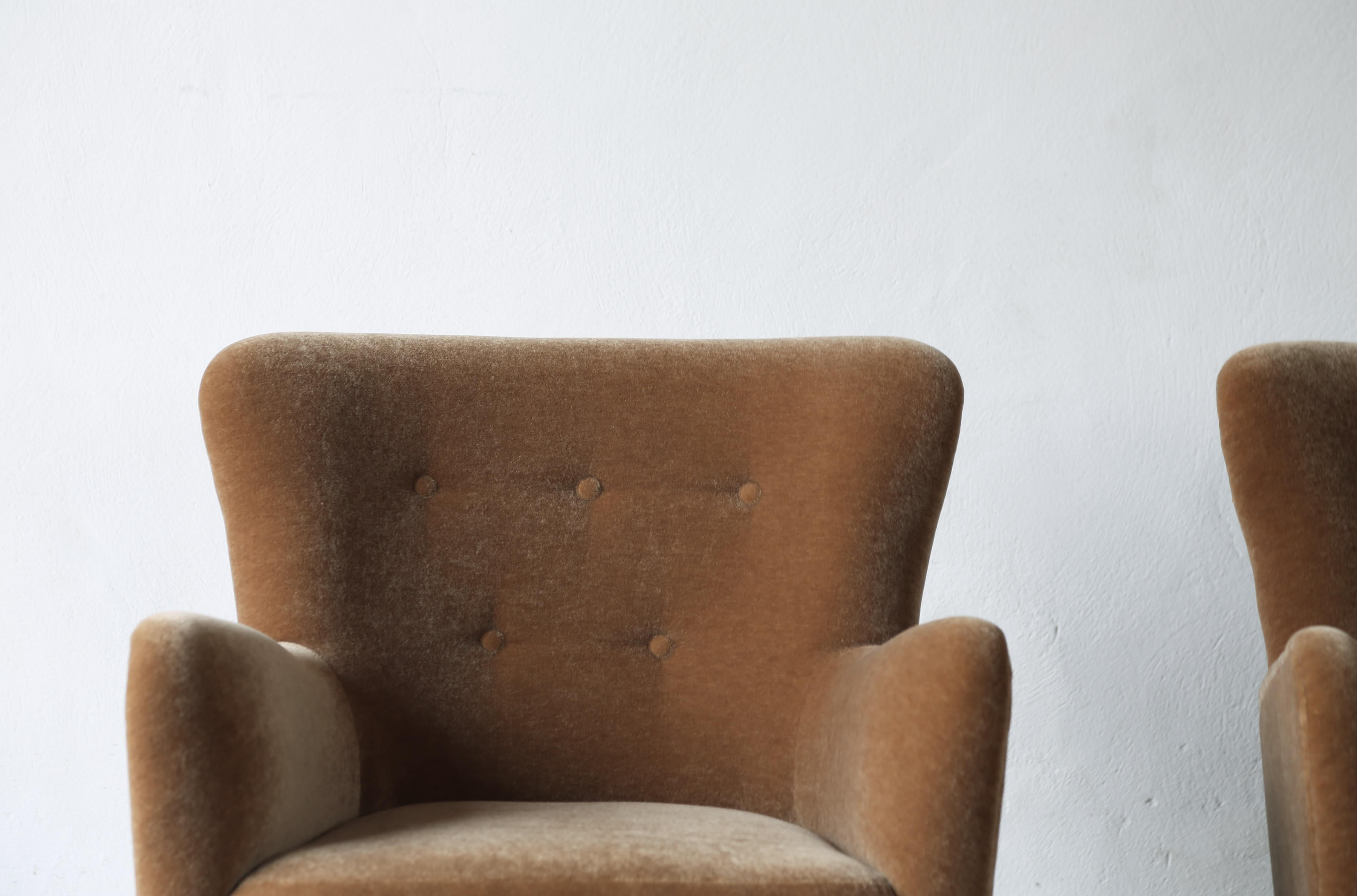 Coppia di poltrone, imbottite in puro mohair In condizioni buone in vendita a LEWES, GB