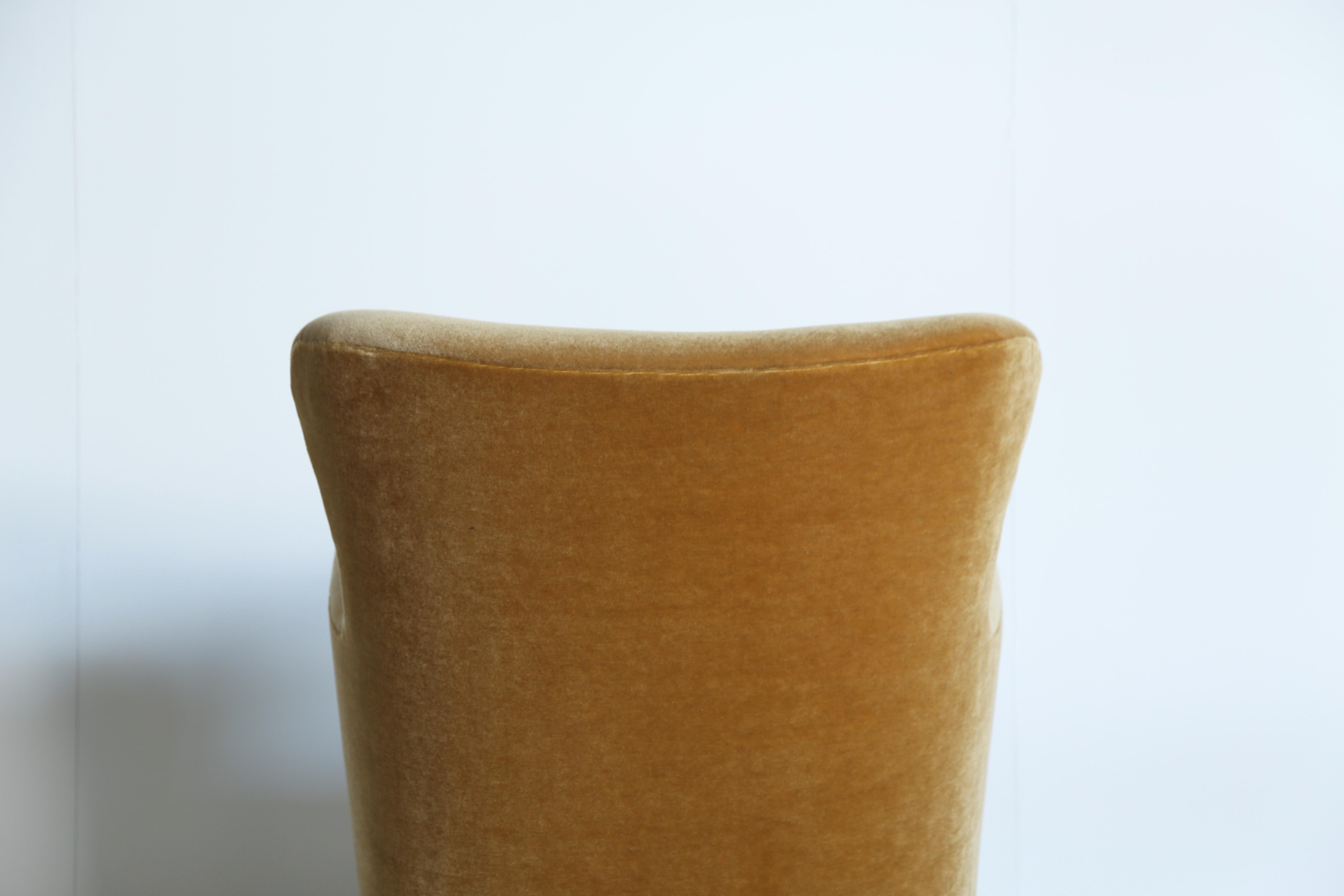 Paire de fauteuils, tapissés de mohair or jaune pur en vente 7