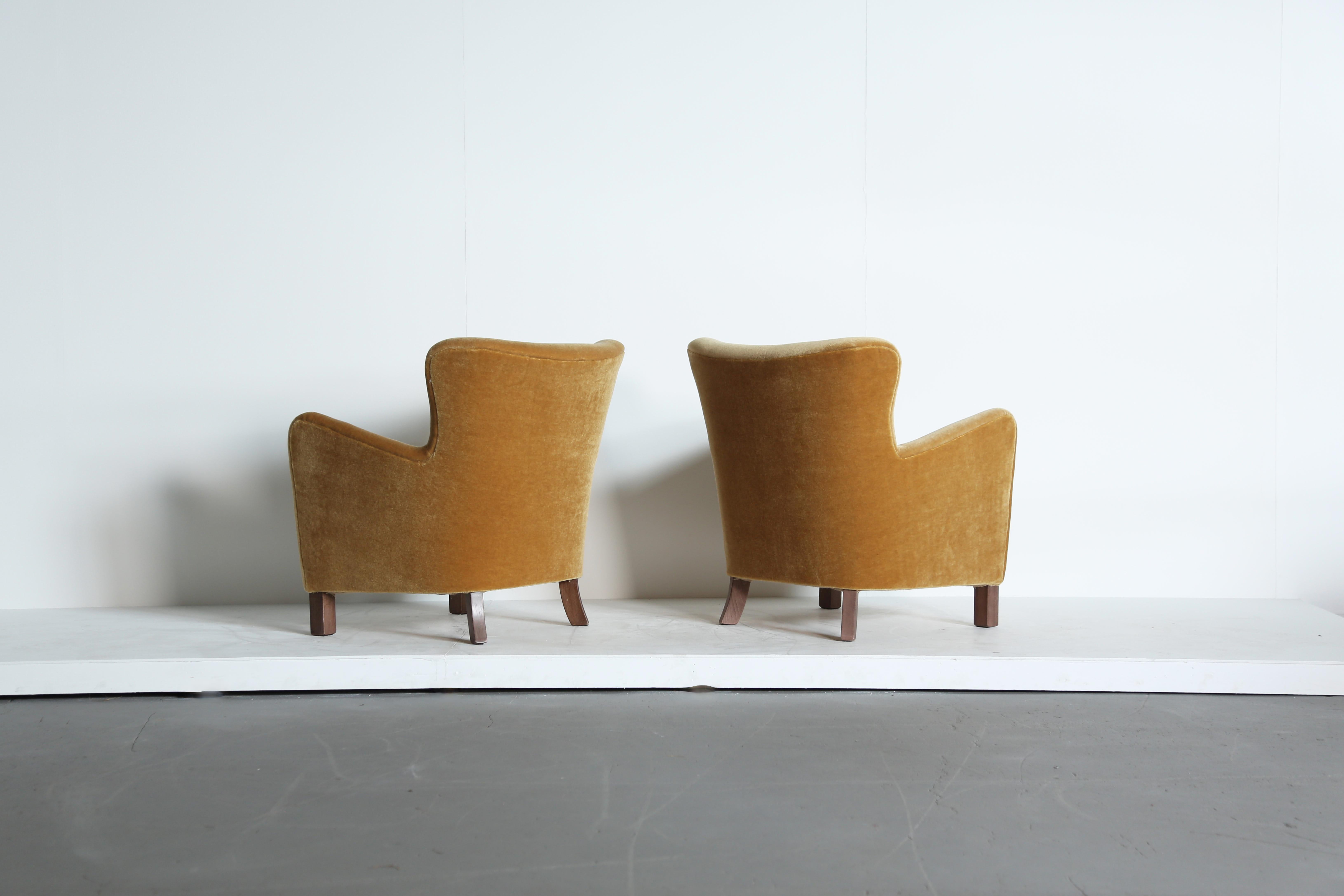 Britannique Paire de fauteuils, tapissés de mohair or jaune pur en vente