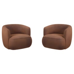 Coppia di poltrone rivestite in morbido tessuto boucle