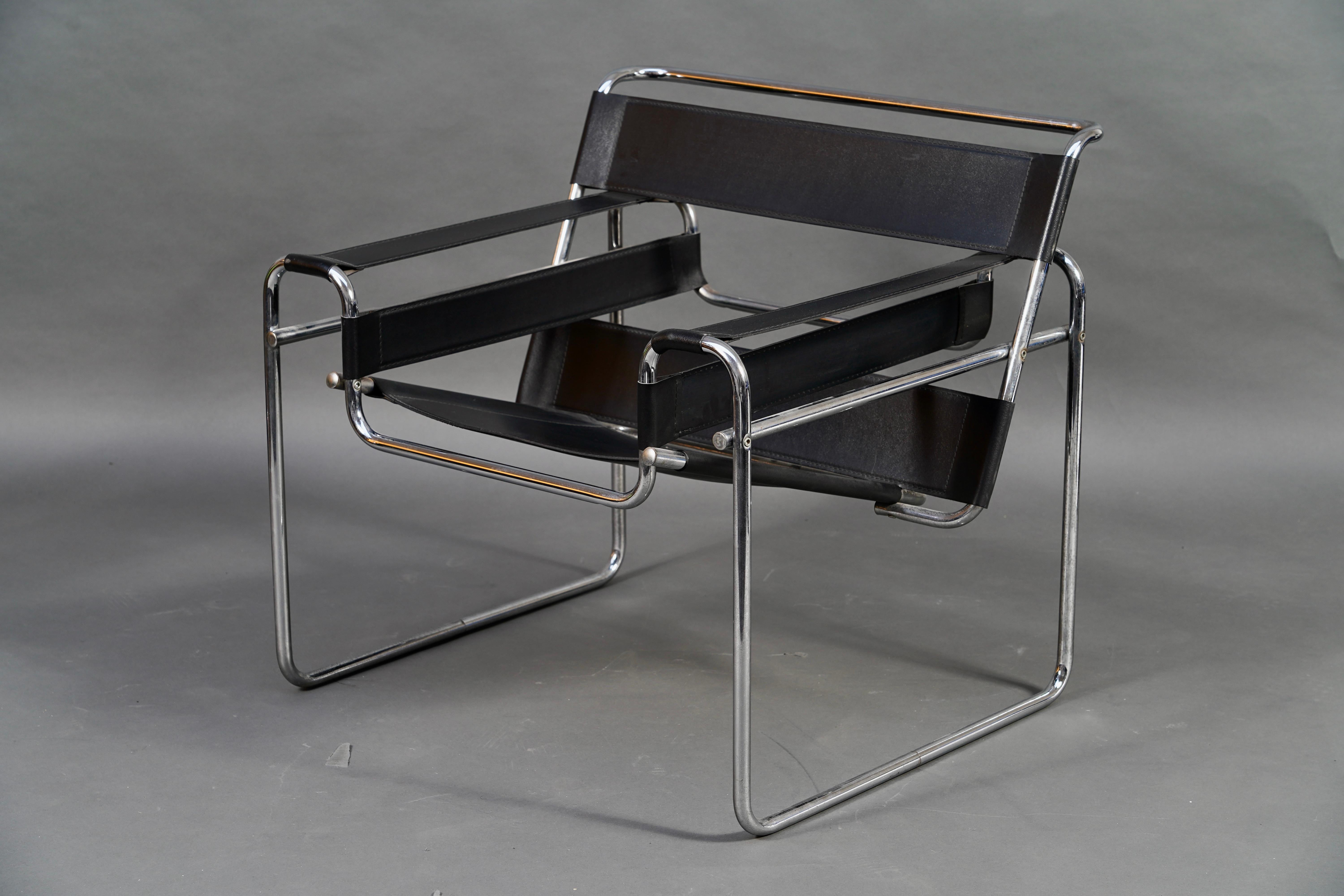 Moderne Paire de fauteuils Wassily, Breuer (designer) Knoll (fabricant), vers 1980 en vente