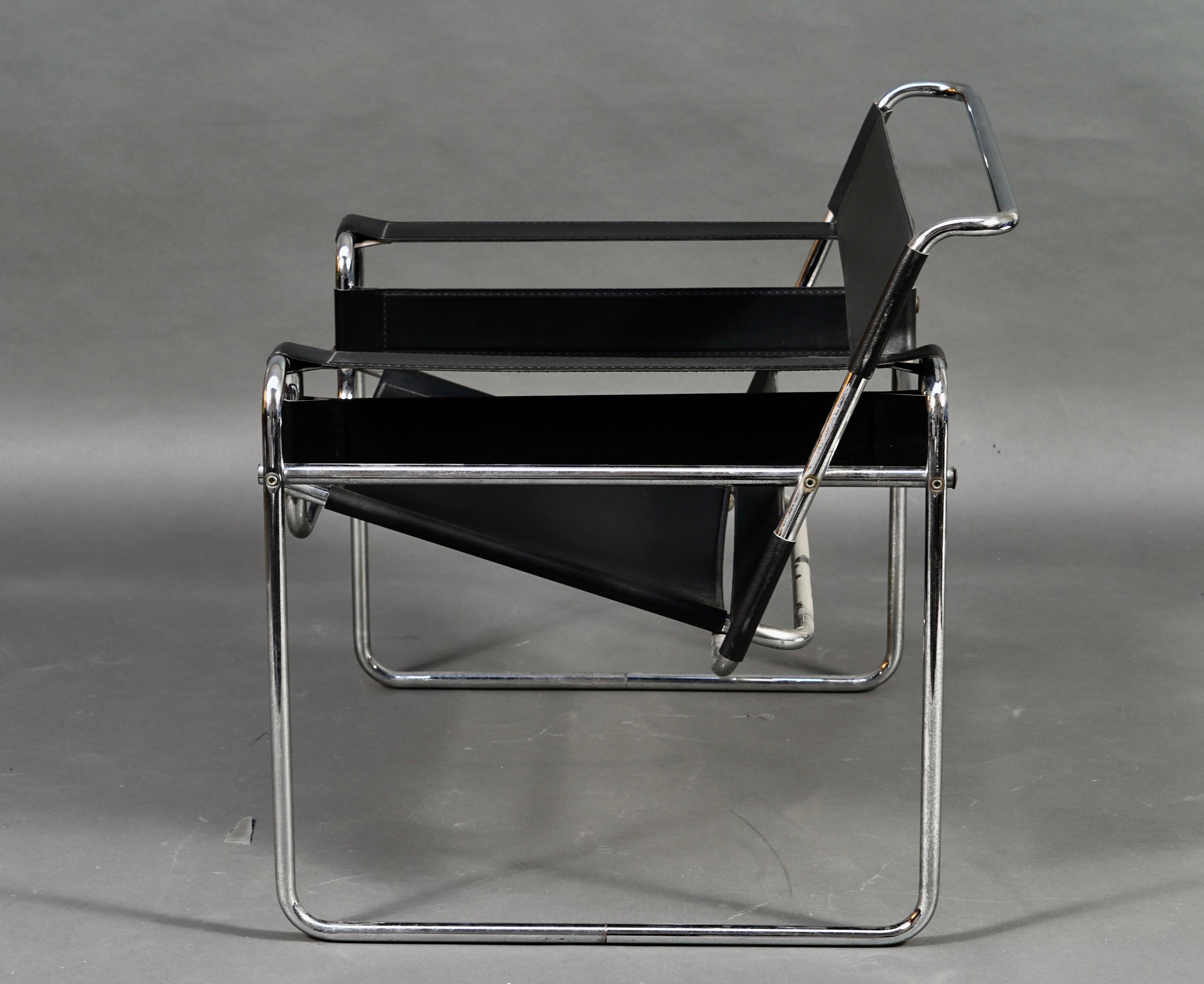 Hongrois Paire de fauteuils Wassily, Breuer (designer) Knoll (fabricant), vers 1980 en vente