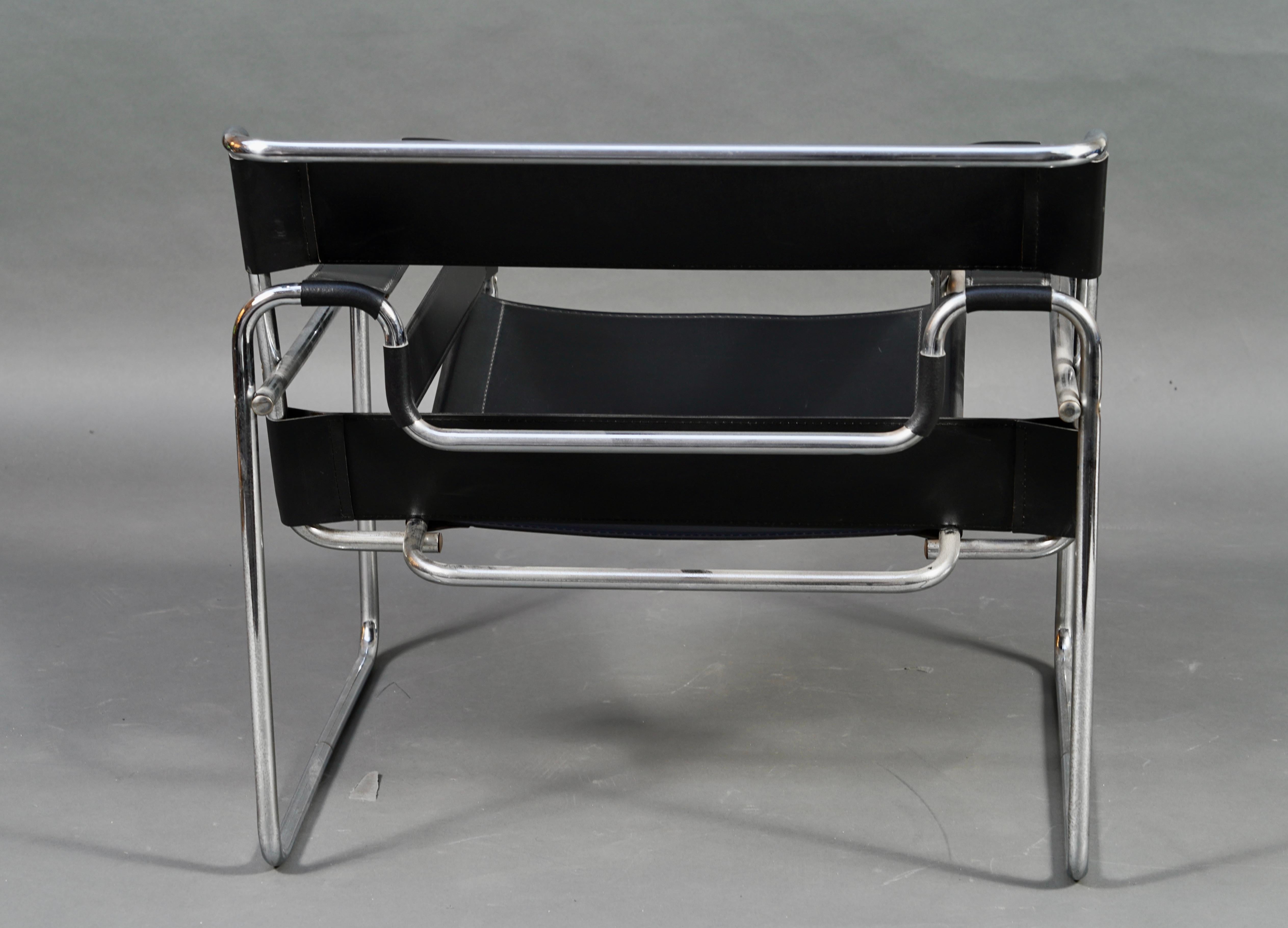 Paire de fauteuils Wassily, Breuer (designer) Knoll (fabricant), vers 1980 Bon état - En vente à PARIS, FR
