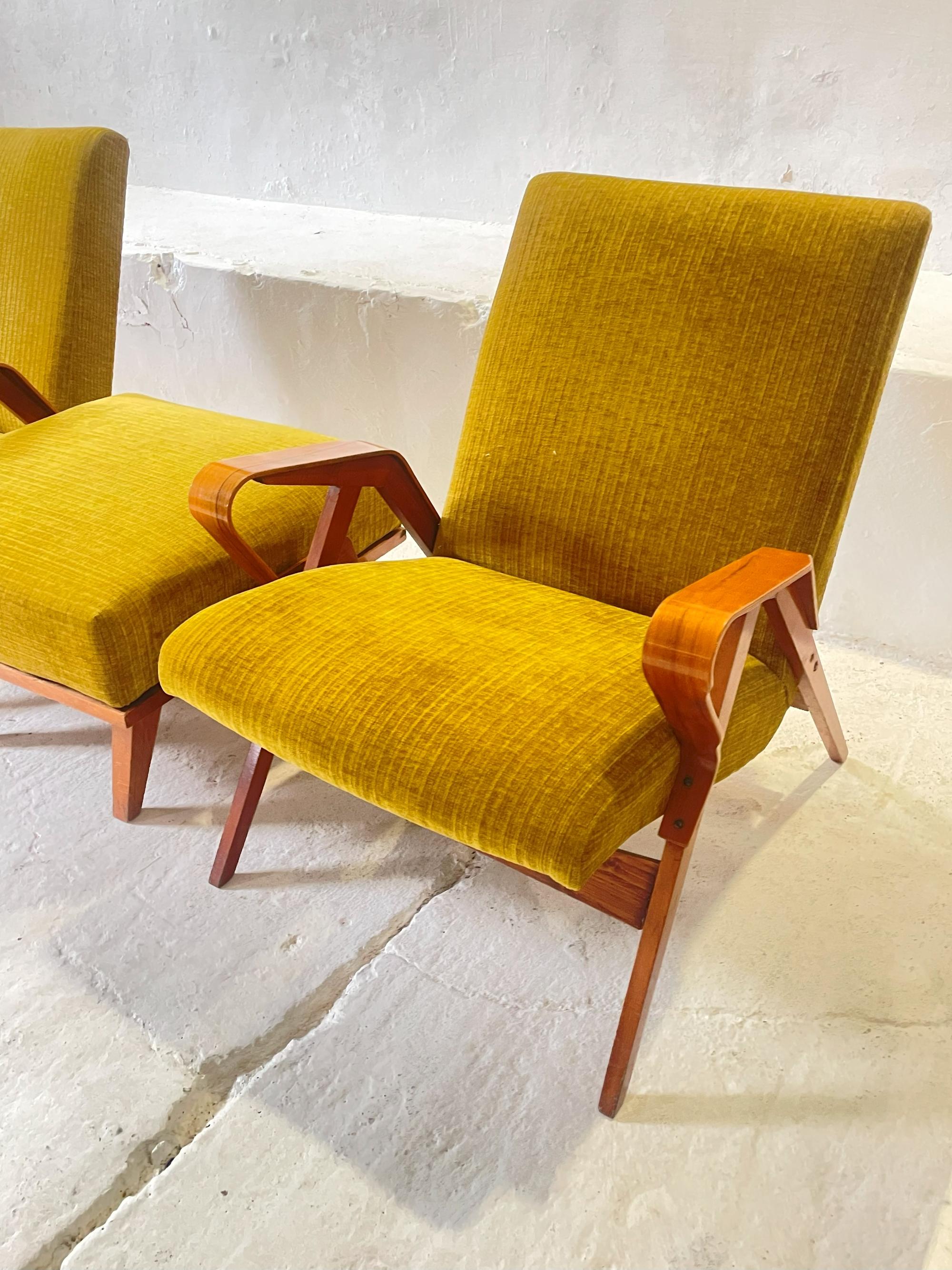 Pareja de sillones con reposapiés de František Jirák para Tatra Años 60 en venta 3