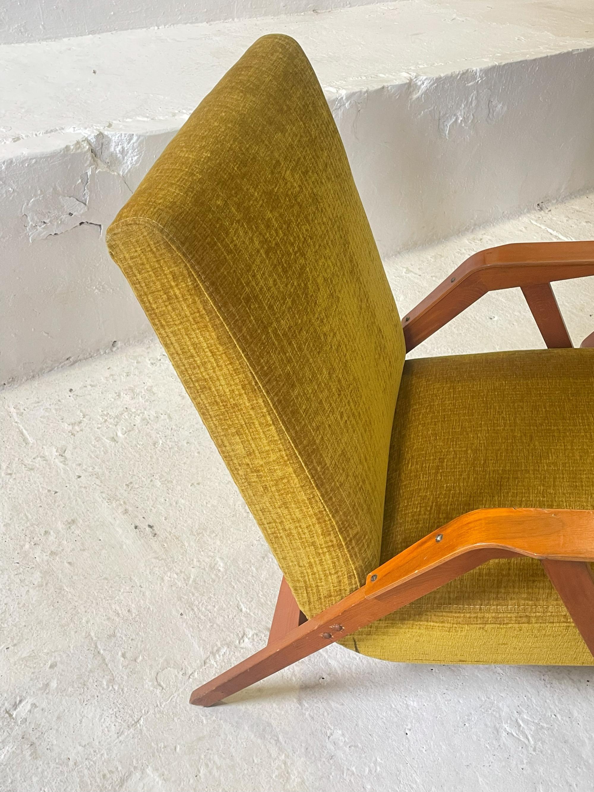 Pareja de sillones con reposapiés de František Jirák para Tatra Años 60 en venta 4