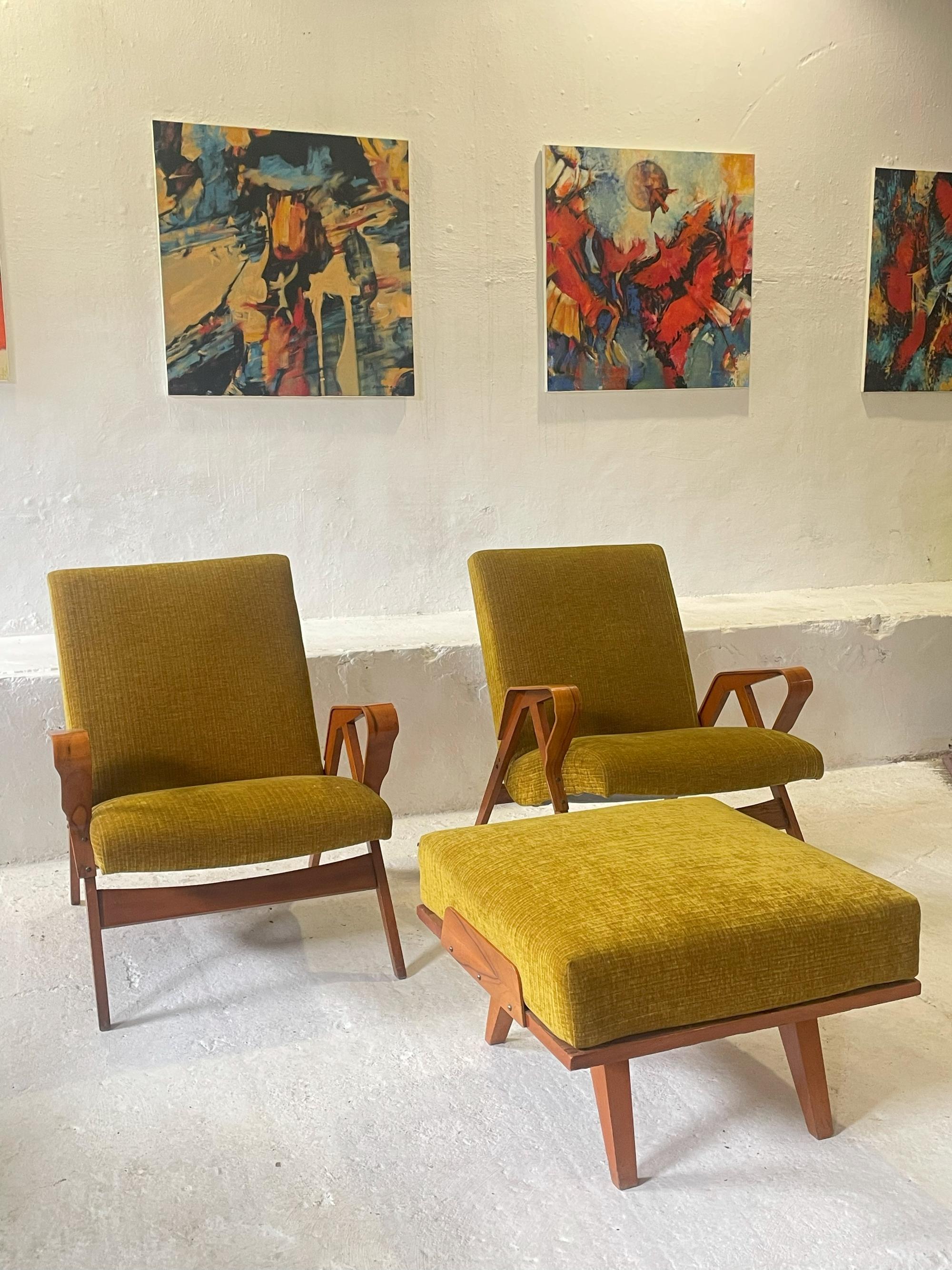 Pareja de sillones con reposapiés de František Jirák para Tatra Años 60 Moderno de mediados de siglo en venta