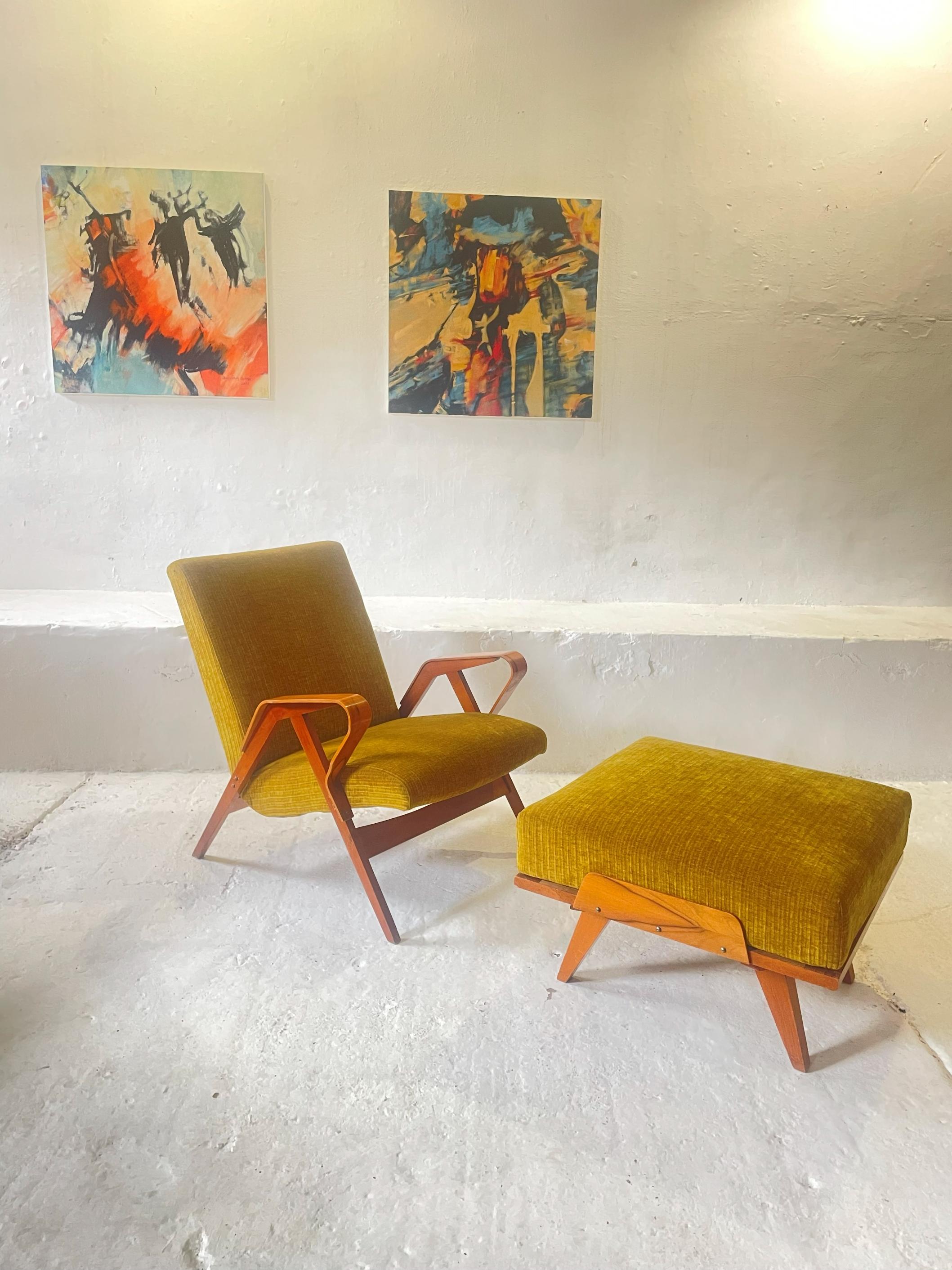 Pareja de sillones con reposapiés de František Jirák para Tatra Años 60 en venta 1