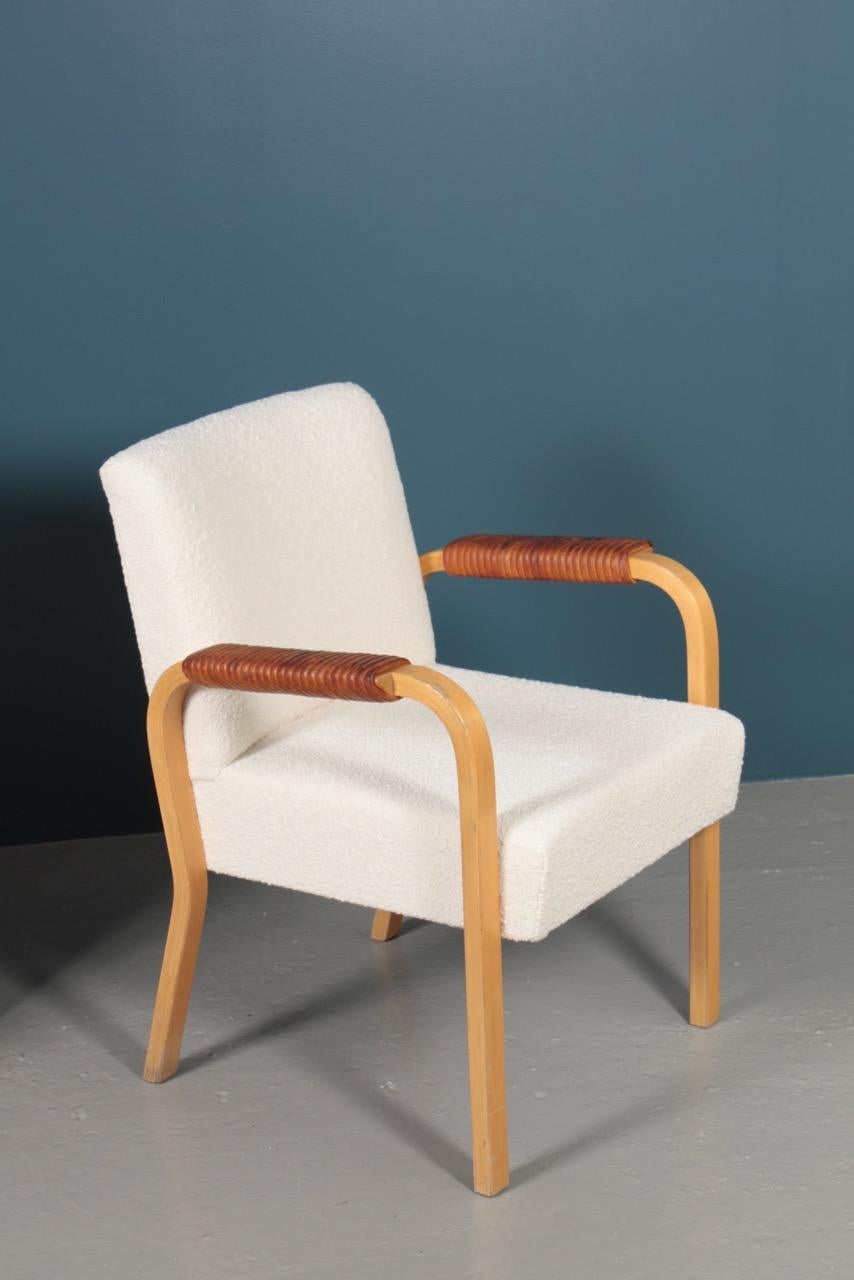 Mid-20th Century Pair of Armchairs with Bouclé and Patinated Leather by Alvar Aalto, 1950s