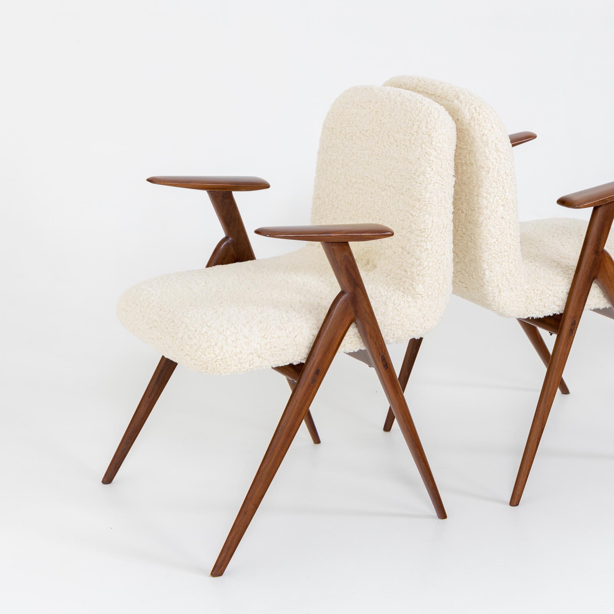 Coppia di poltrone con rivestimento in bouclé, attribuite a Luigi Vietti, Italia, anni '60 In condizioni ottime a Greding, DE