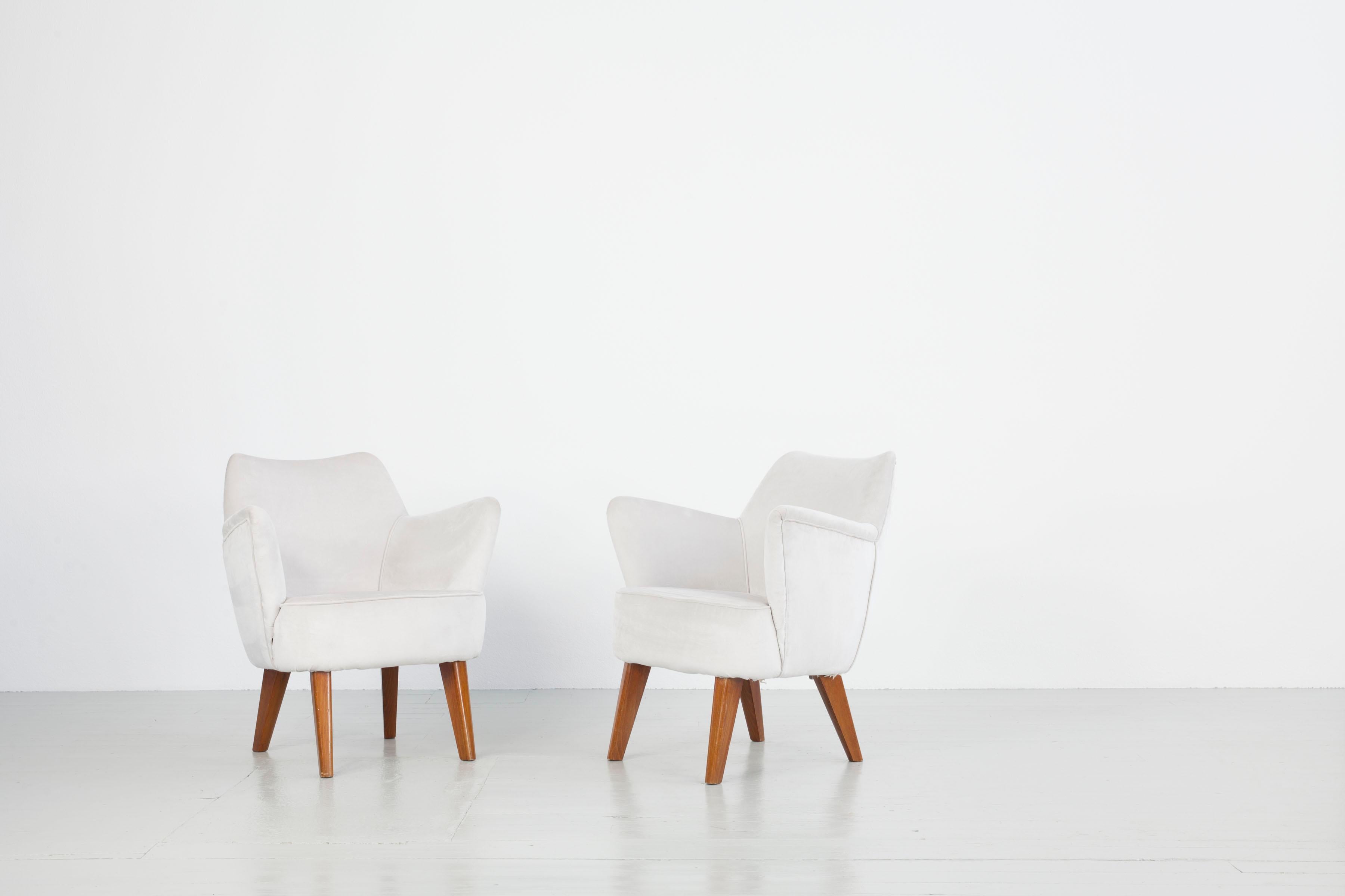 Cassina Zwei italienische Sessel aus weißem Samt, aus dem transatlantischen Schiff „Augustus“ im Angebot 4